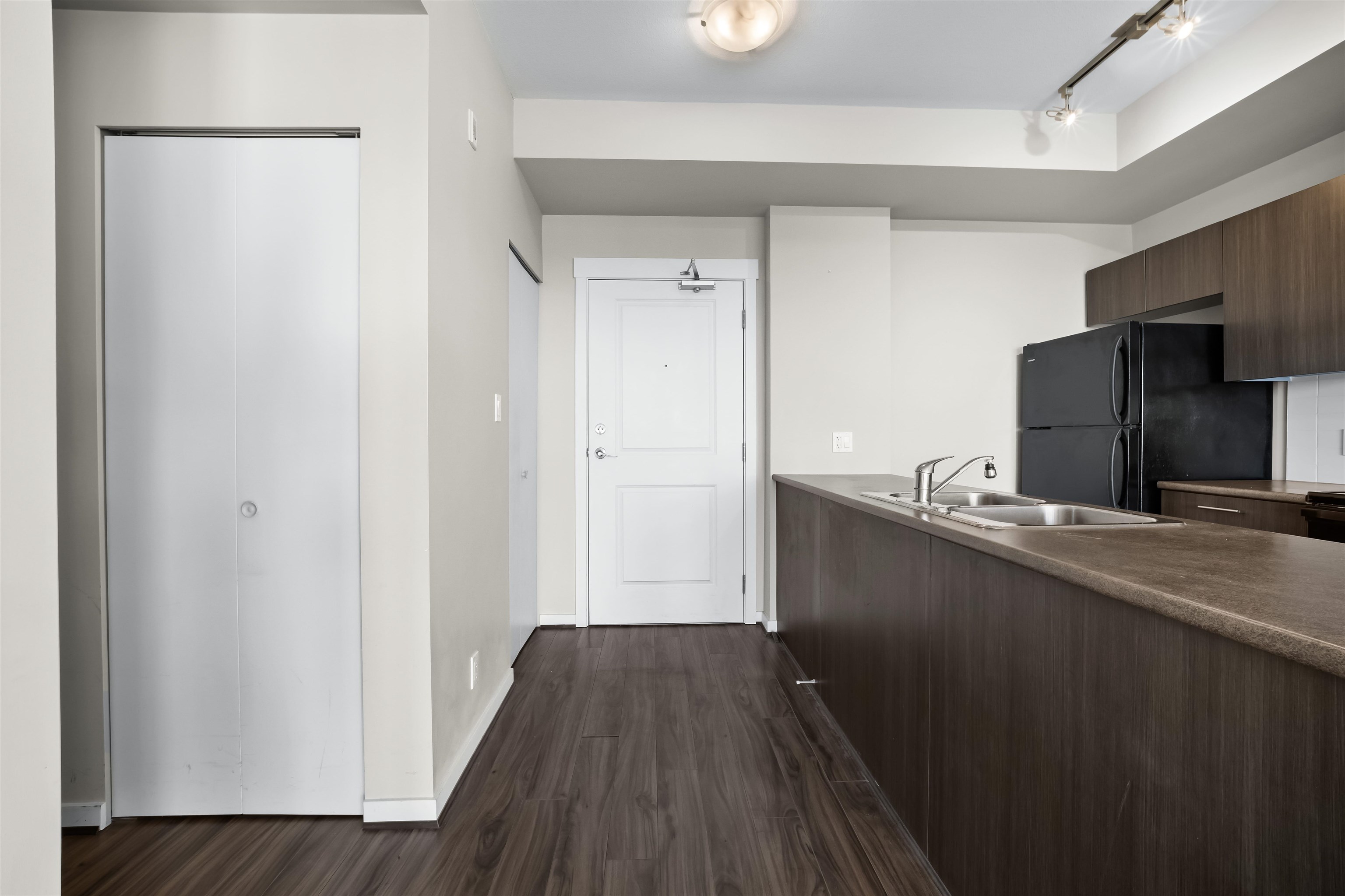 672 4099 STOLBERG STREET Unit: 672