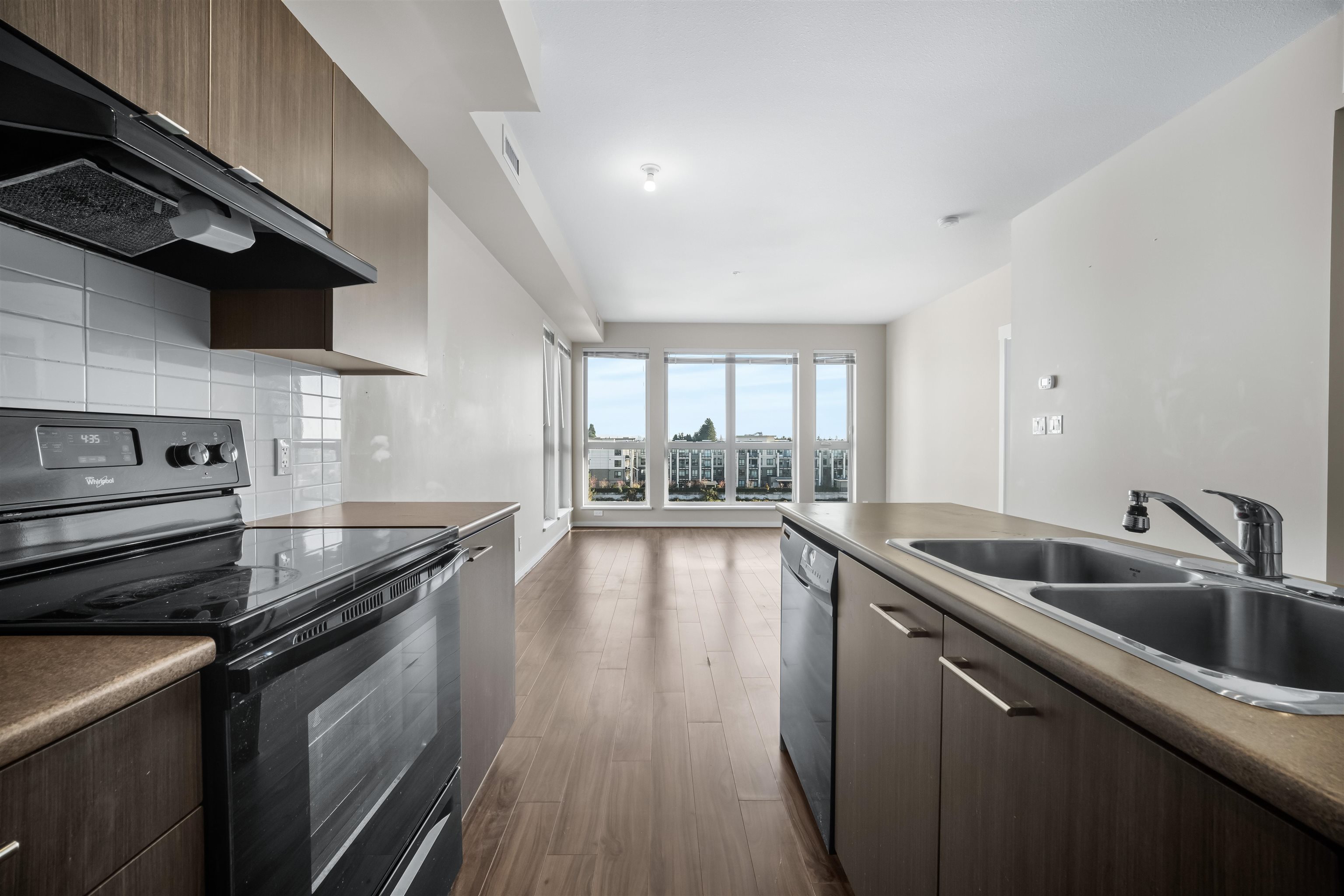 672 4099 STOLBERG STREET Unit: 672