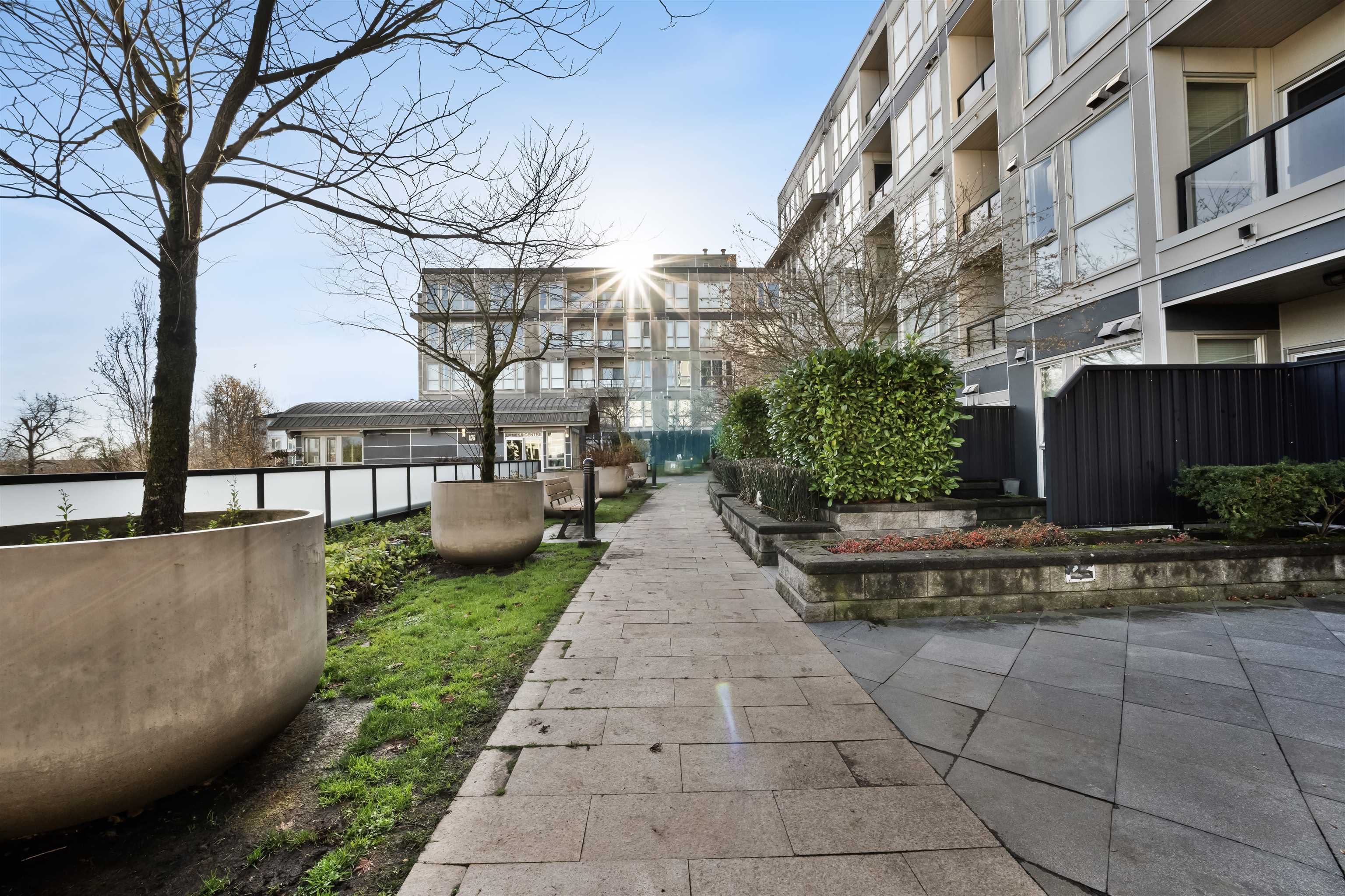 672 4099 STOLBERG STREET Unit: 672