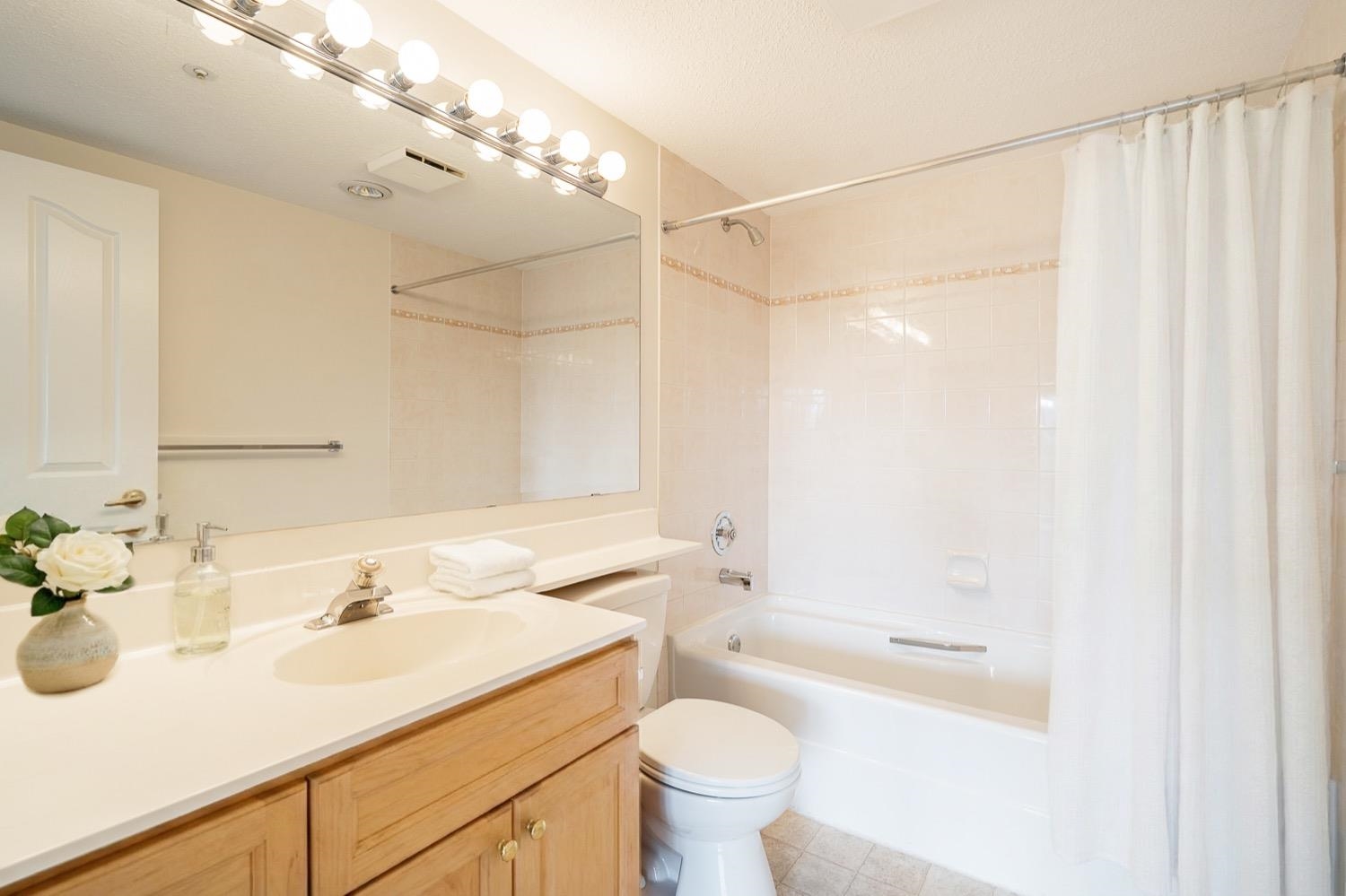 402 3190 GLADWIN ROAD Unit: 402