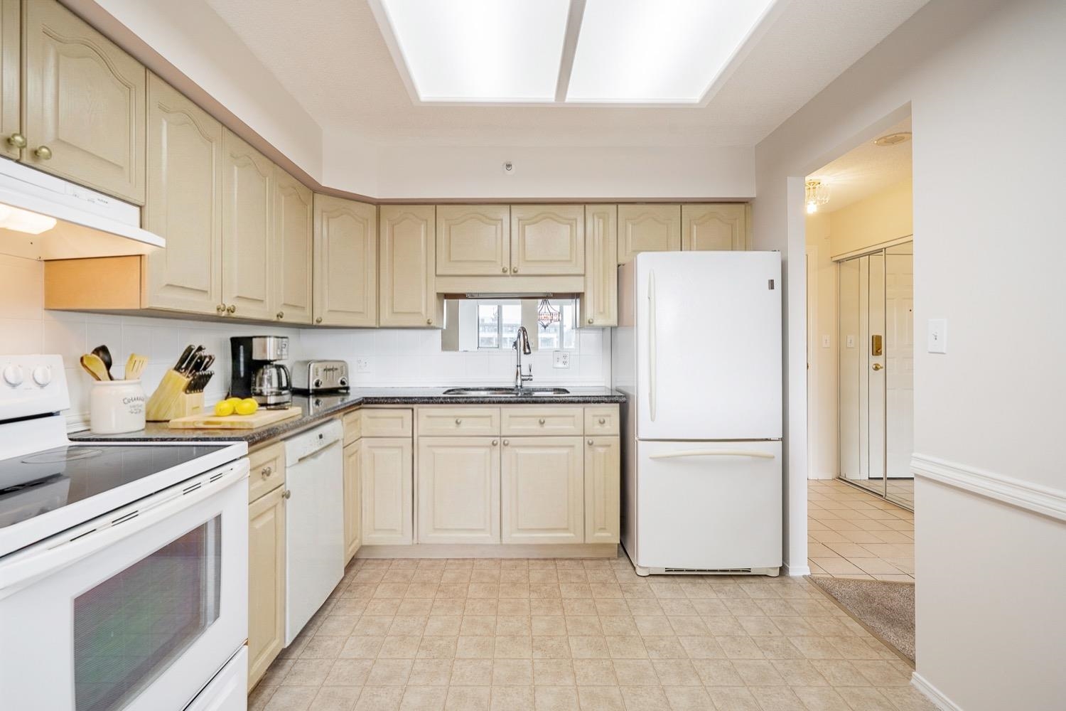 402 3190 GLADWIN ROAD Unit: 402