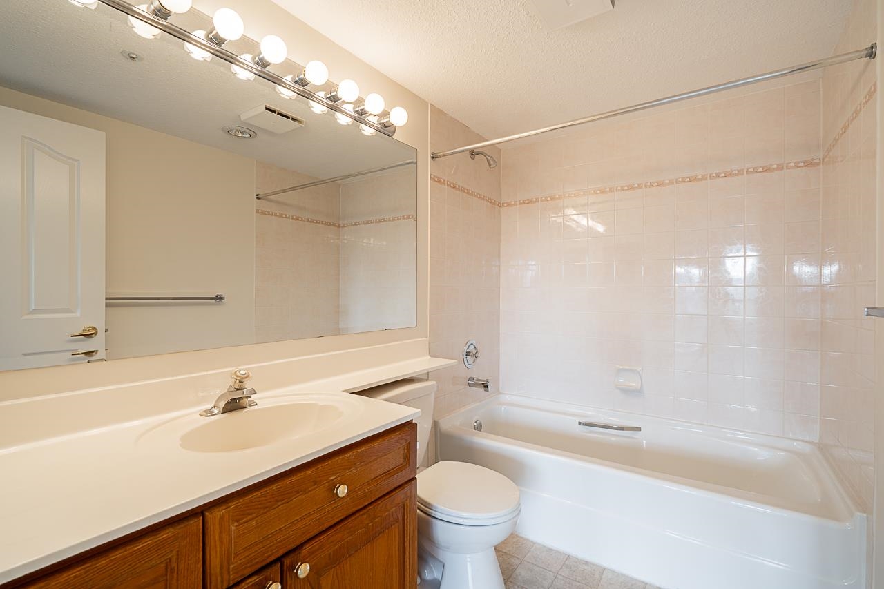 402 3190 GLADWIN ROAD Unit: 402