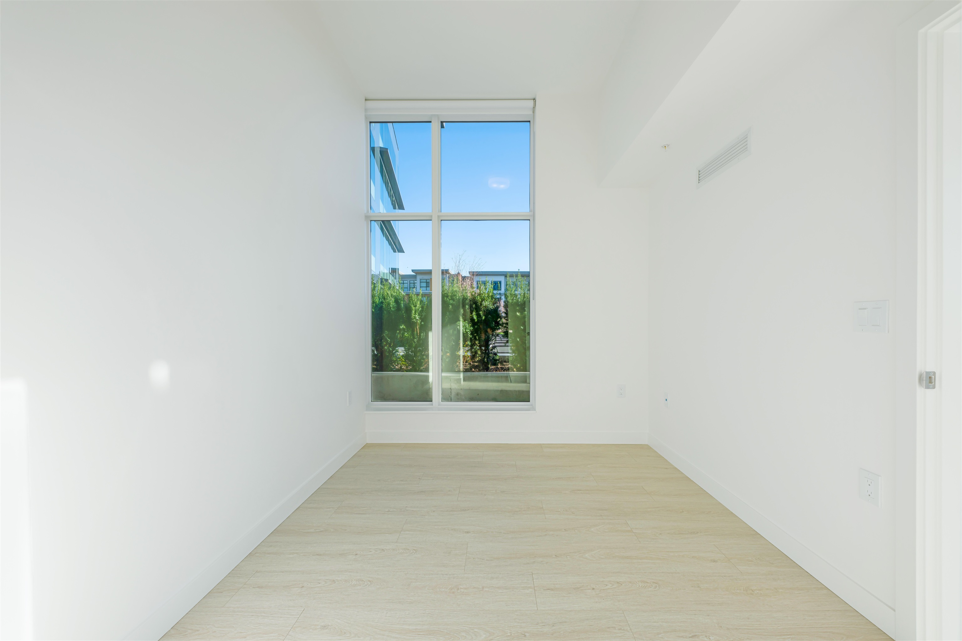 402 13675 107A STREET Unit: 402