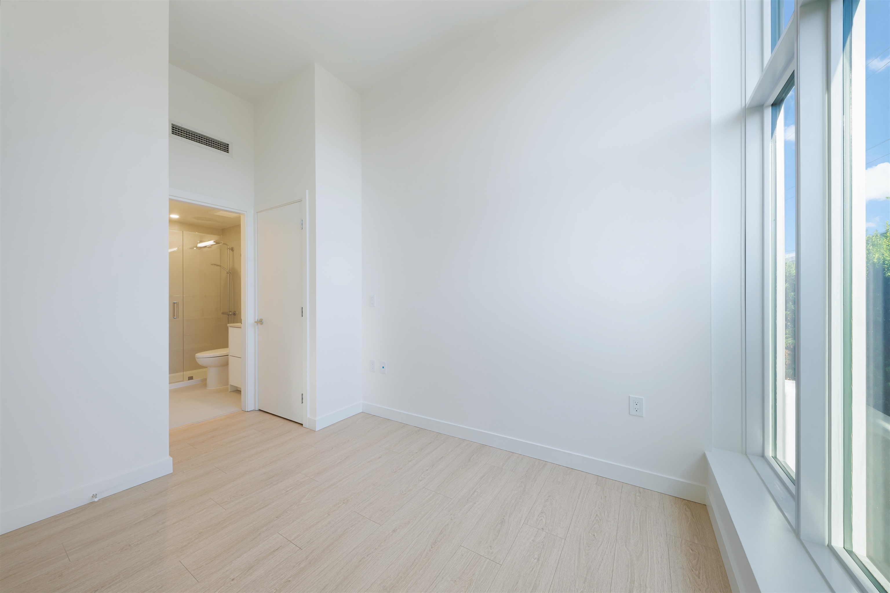 402 13675 107A STREET Unit: 402