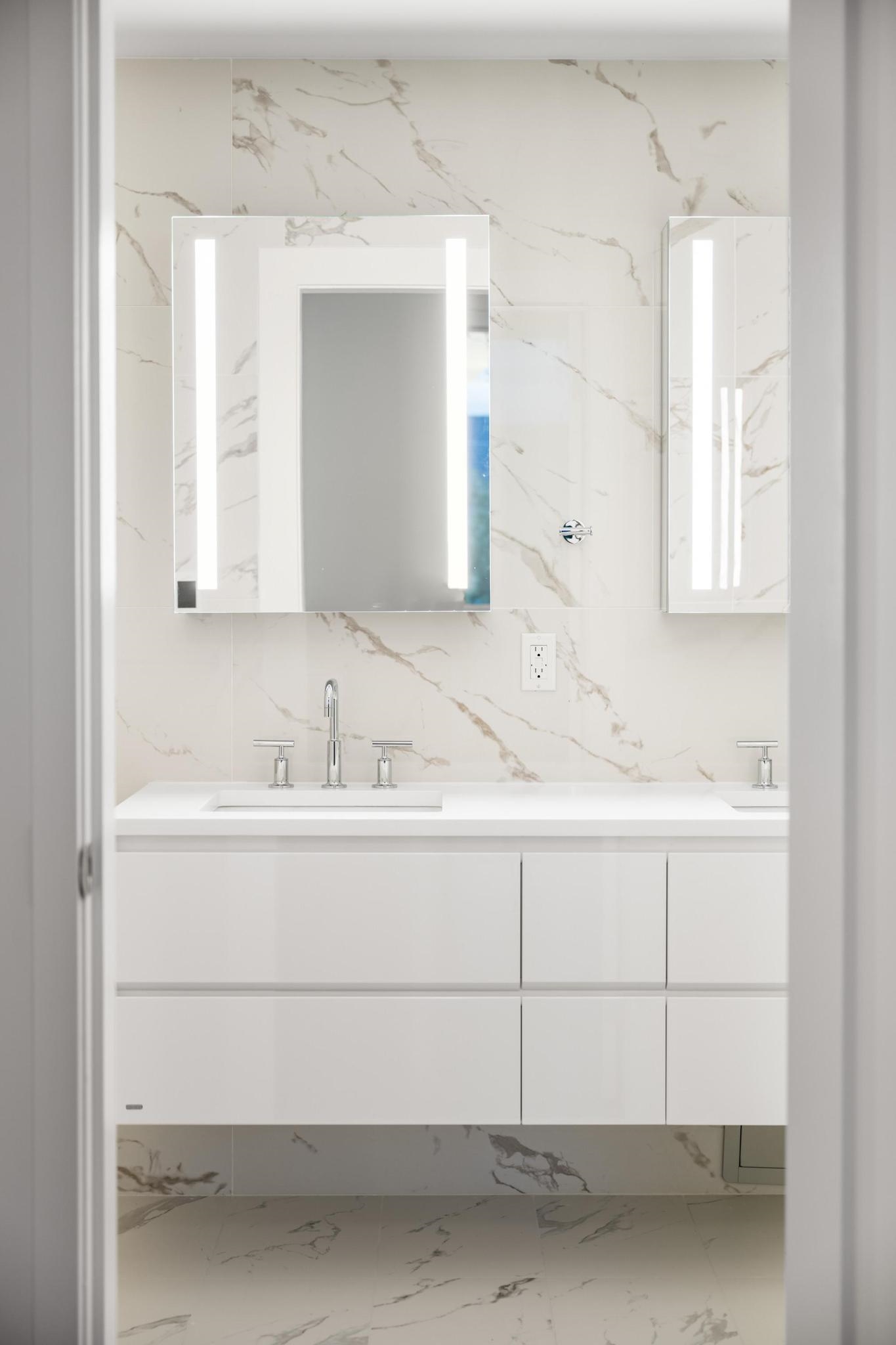 302 2888 ARBUTUS STREET Unit: 302