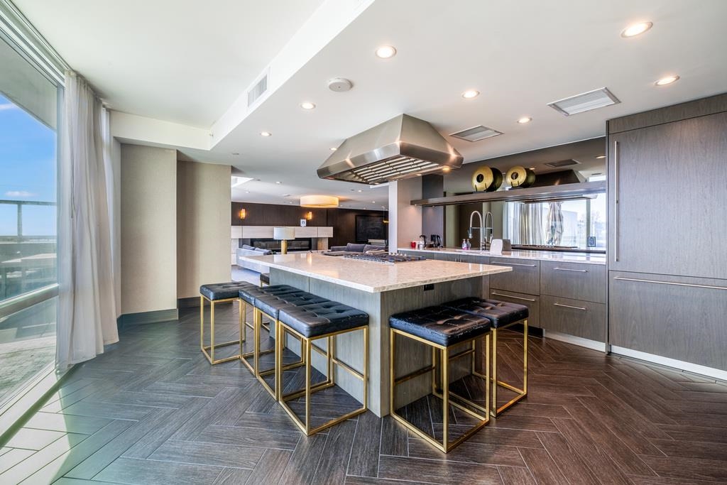 1406 210 SALTER STREET Unit: 1406