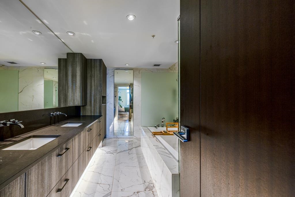 1406 210 SALTER STREET Unit: 1406