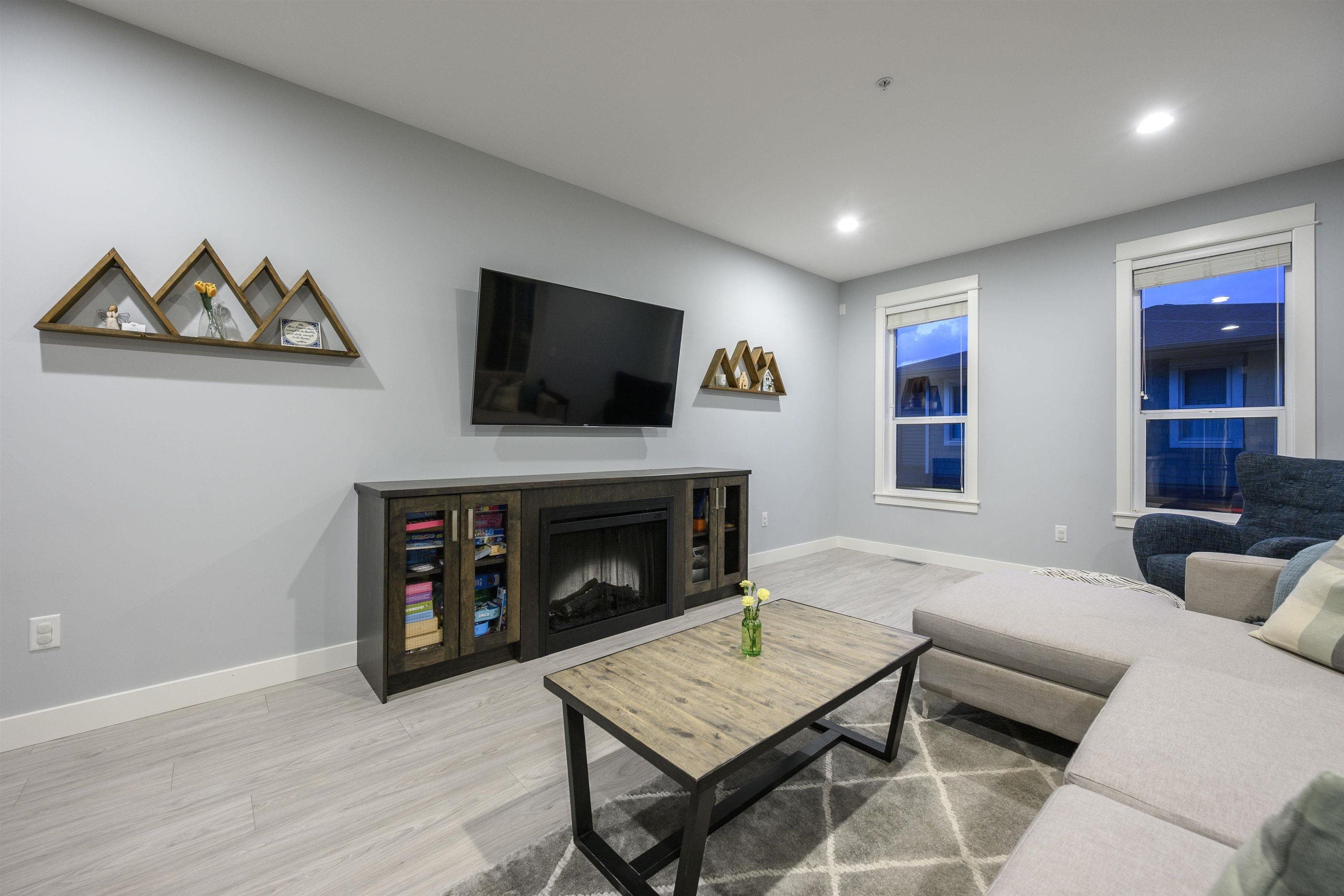 53 10480 248 STREET Unit: 53