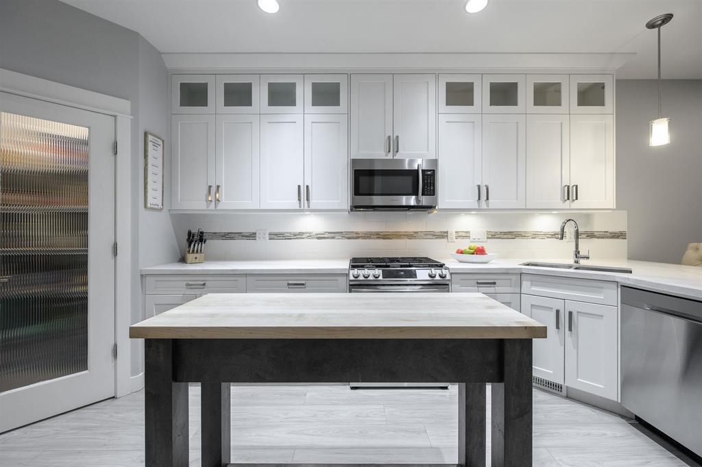 53 10480 248 STREET Unit: 53