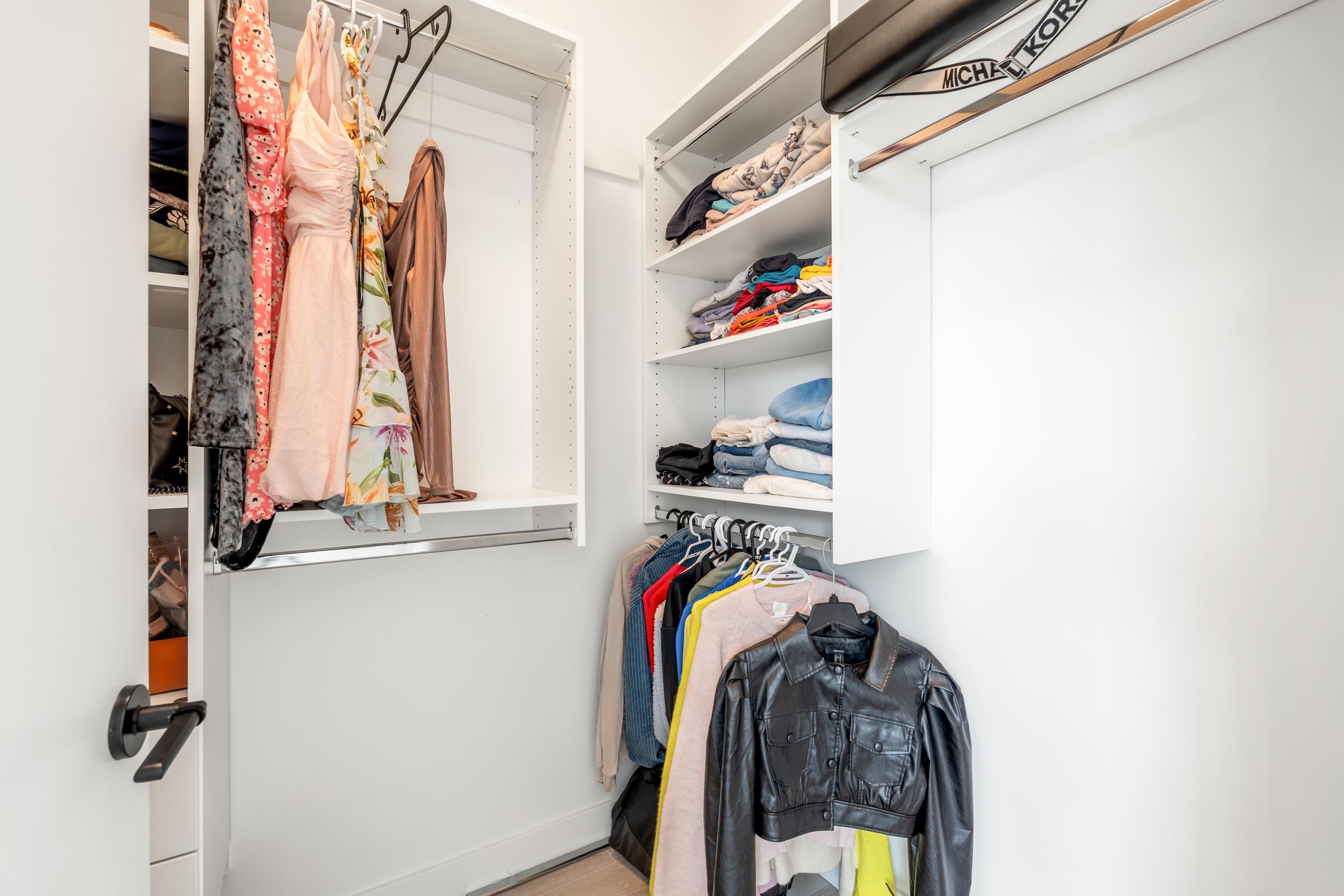 52 7127 193A STREET Unit: 52