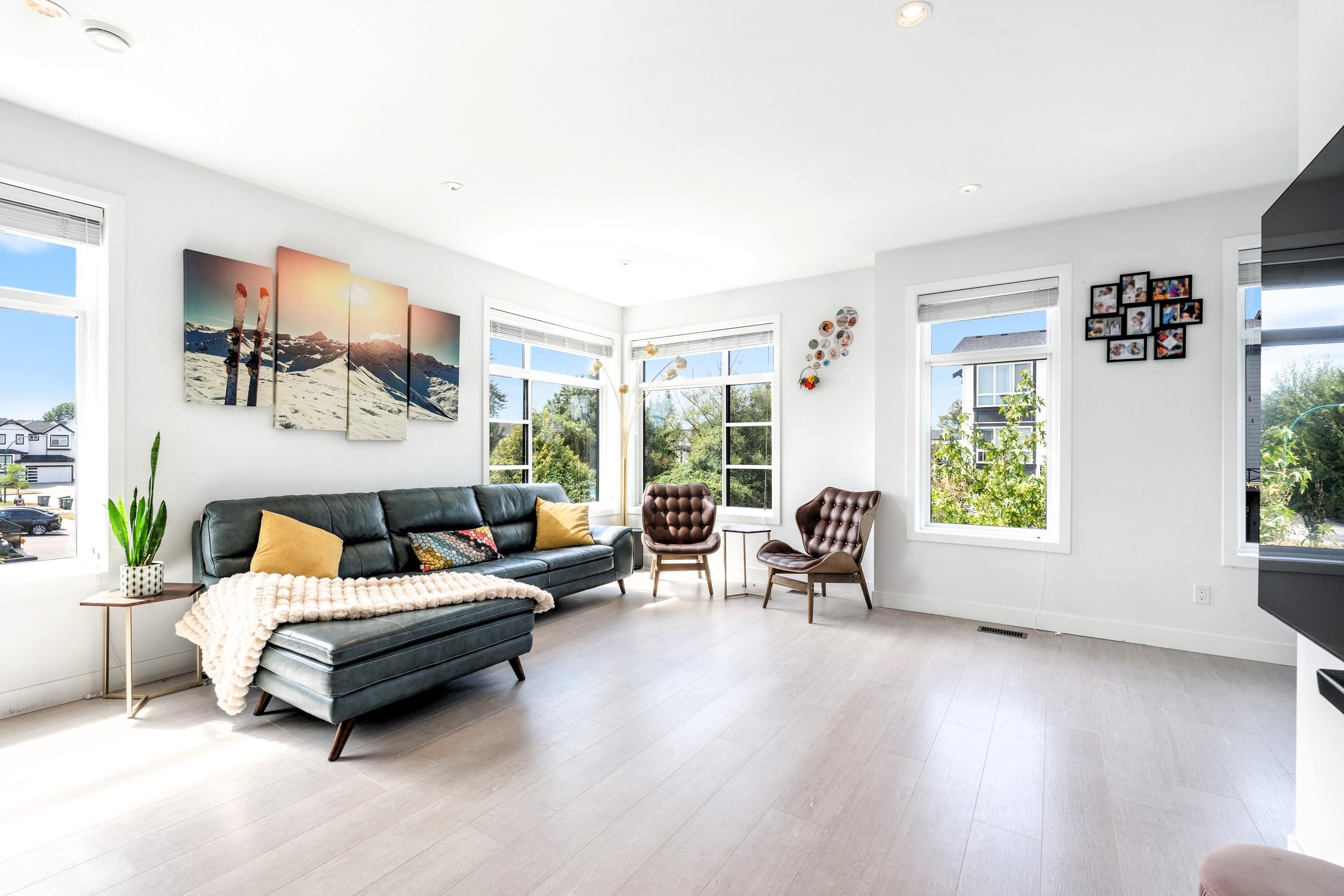 52 7127 193A STREET Unit: 52