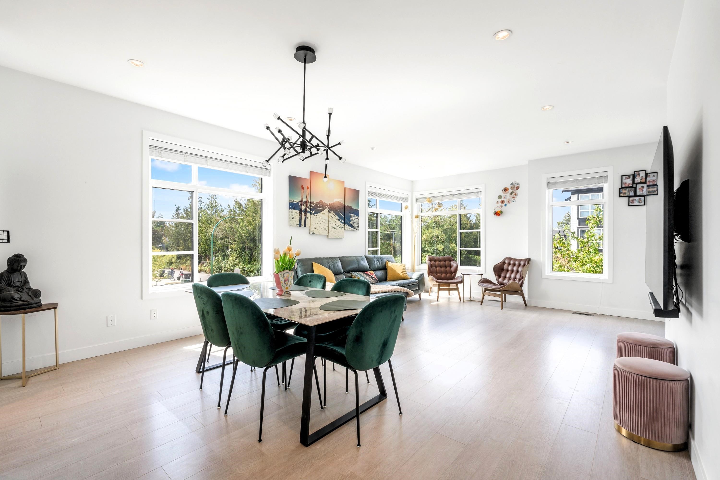 52 7127 193A STREET Unit: 52