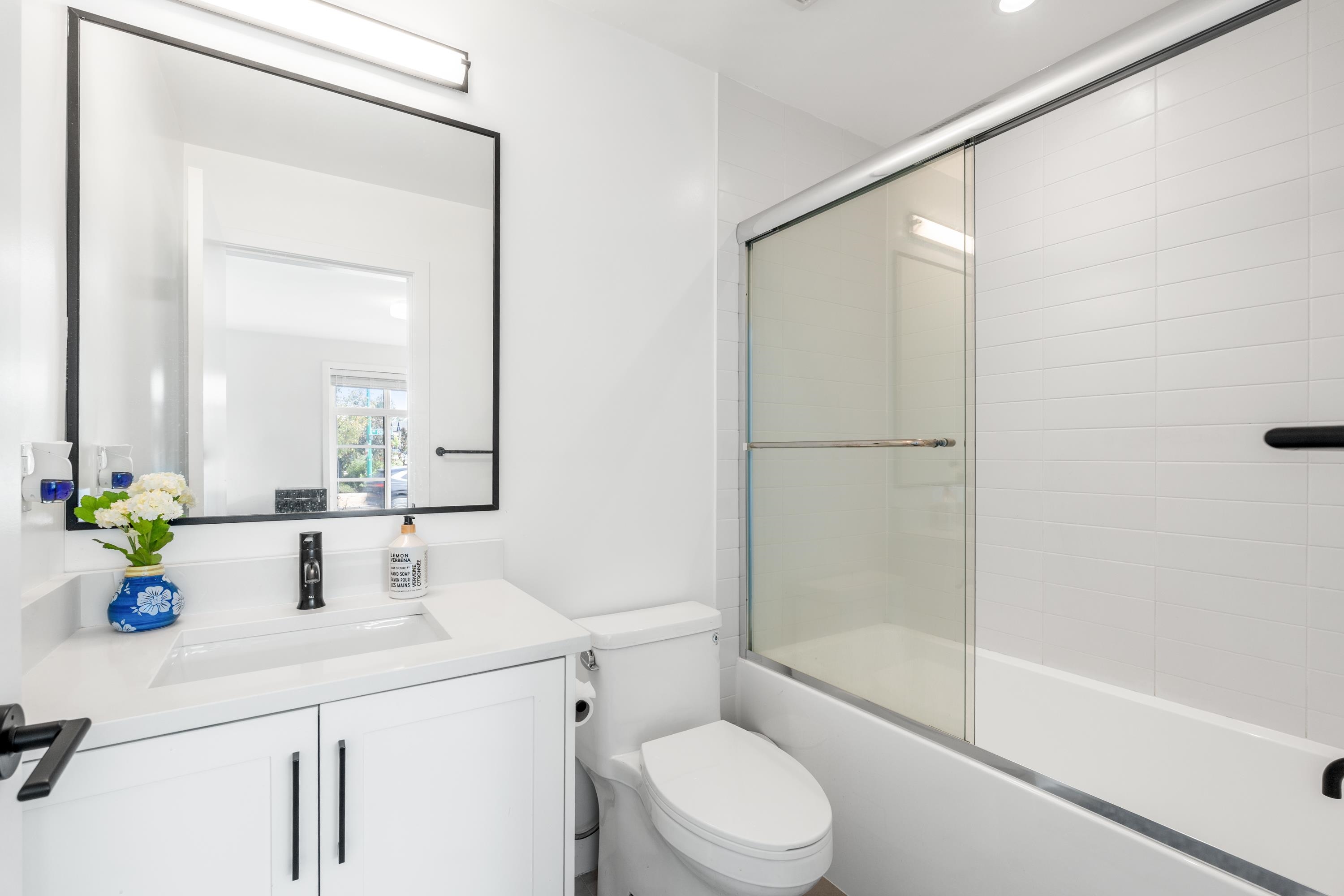 52 7127 193A STREET Unit: 52