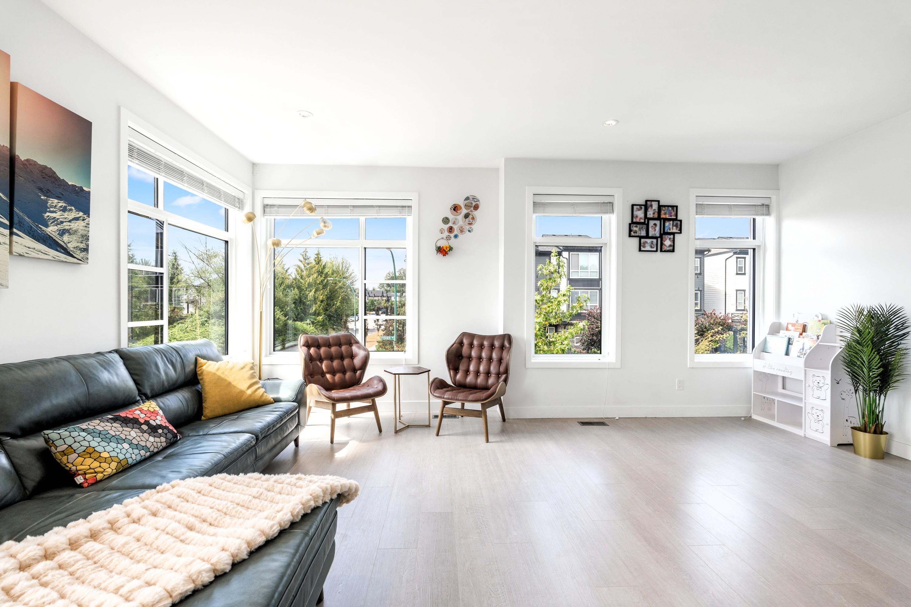 52 7127 193A STREET Unit: 52