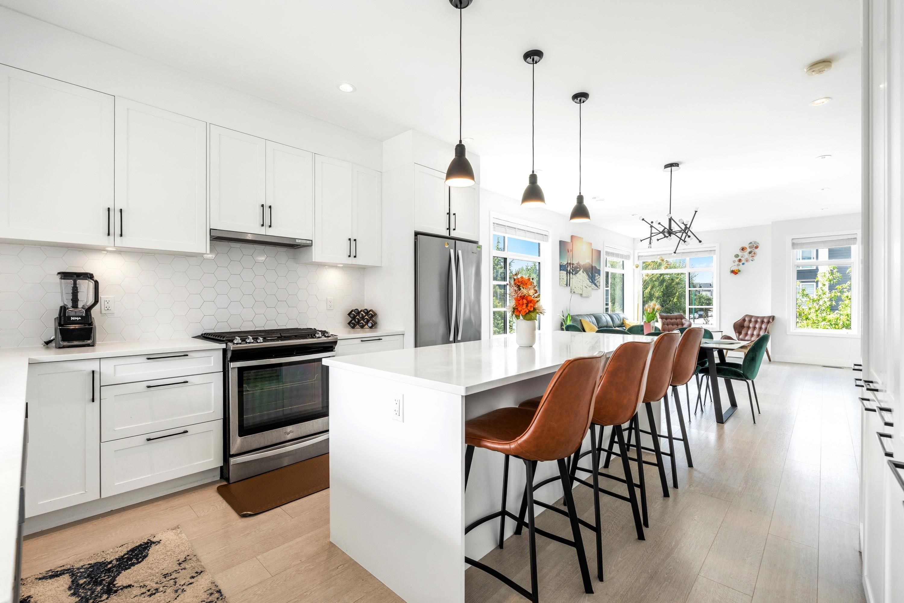 52 7127 193A STREET Unit: 52