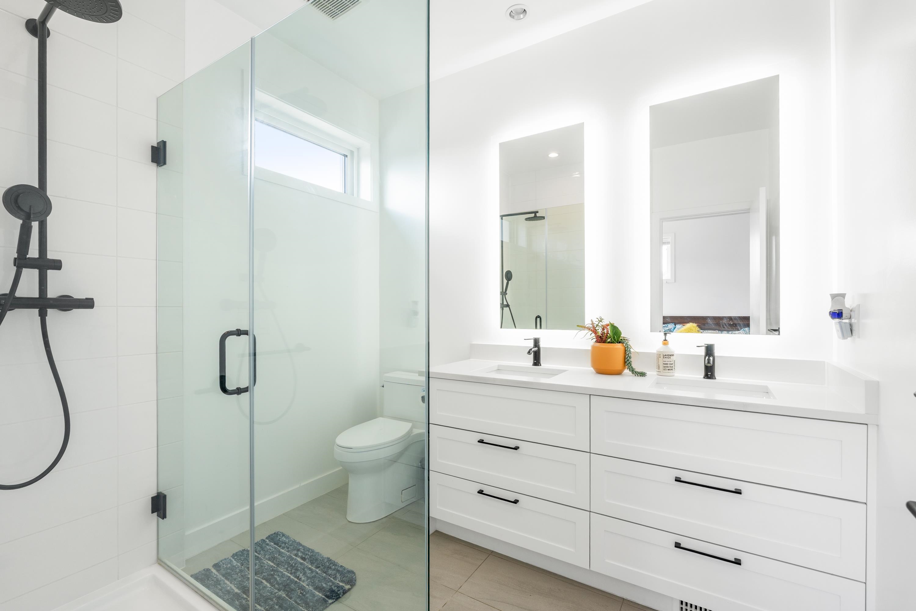 52 7127 193A STREET Unit: 52