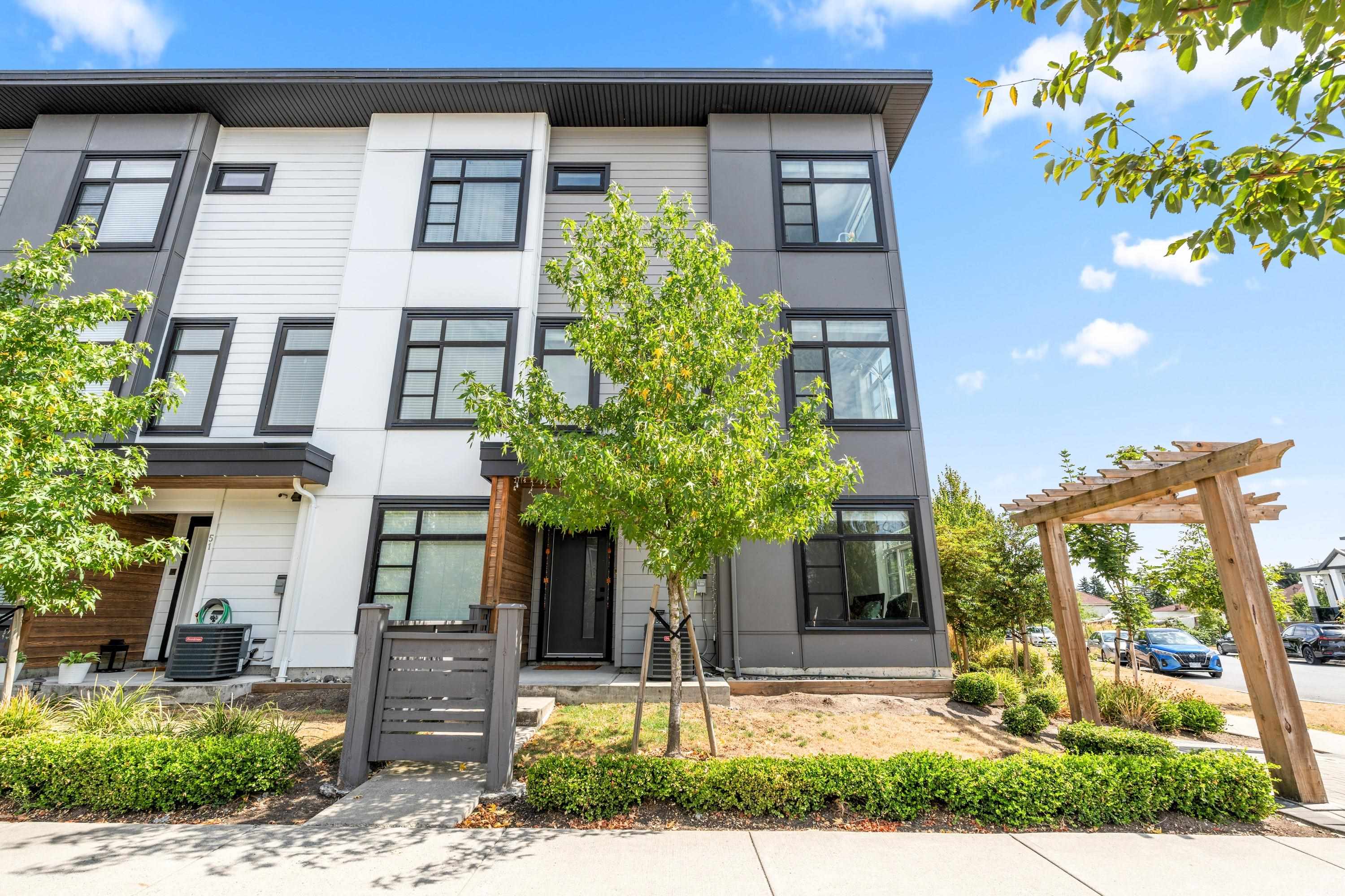 52 7127 193A STREET Unit: 52