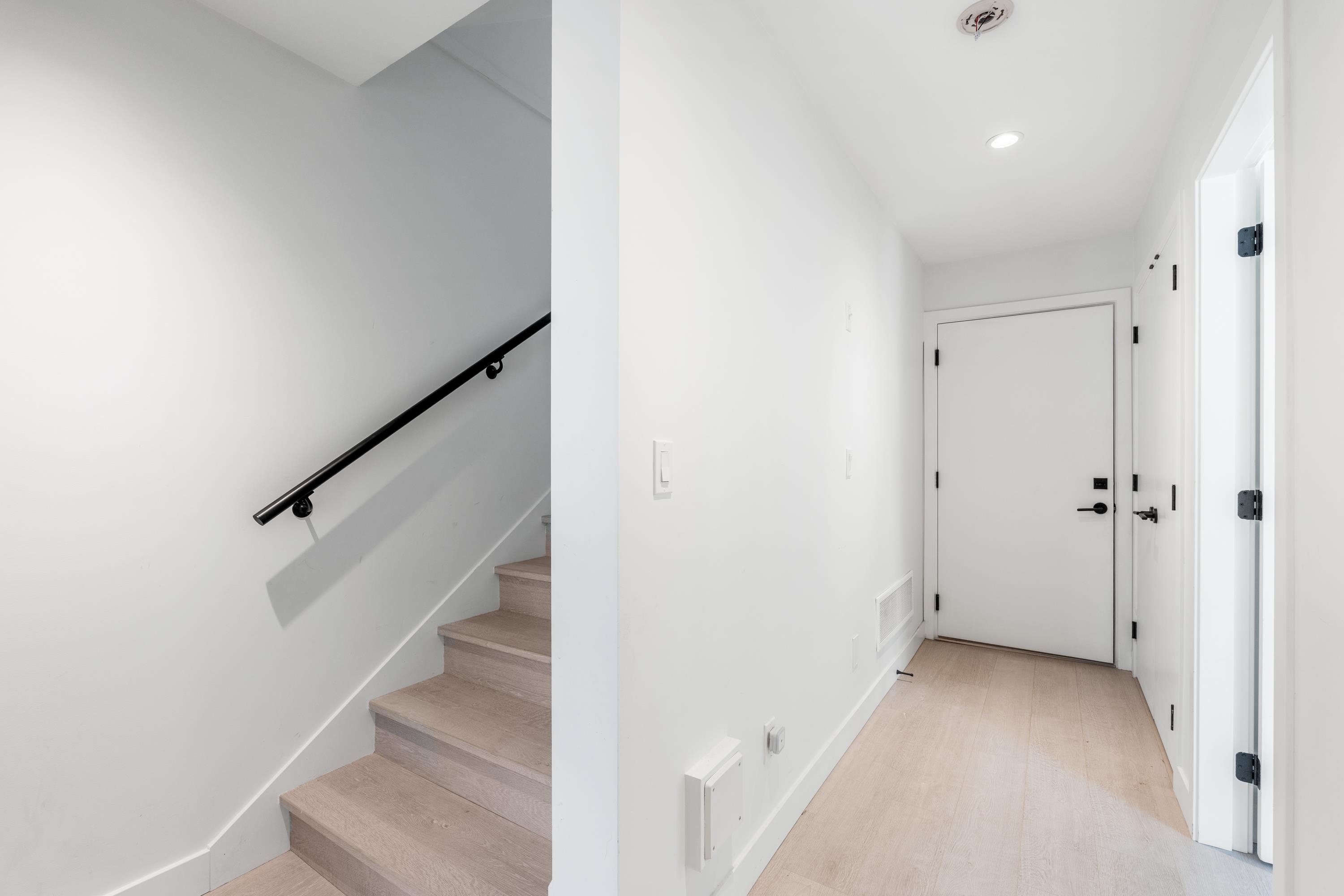 52 7127 193A STREET Unit: 52