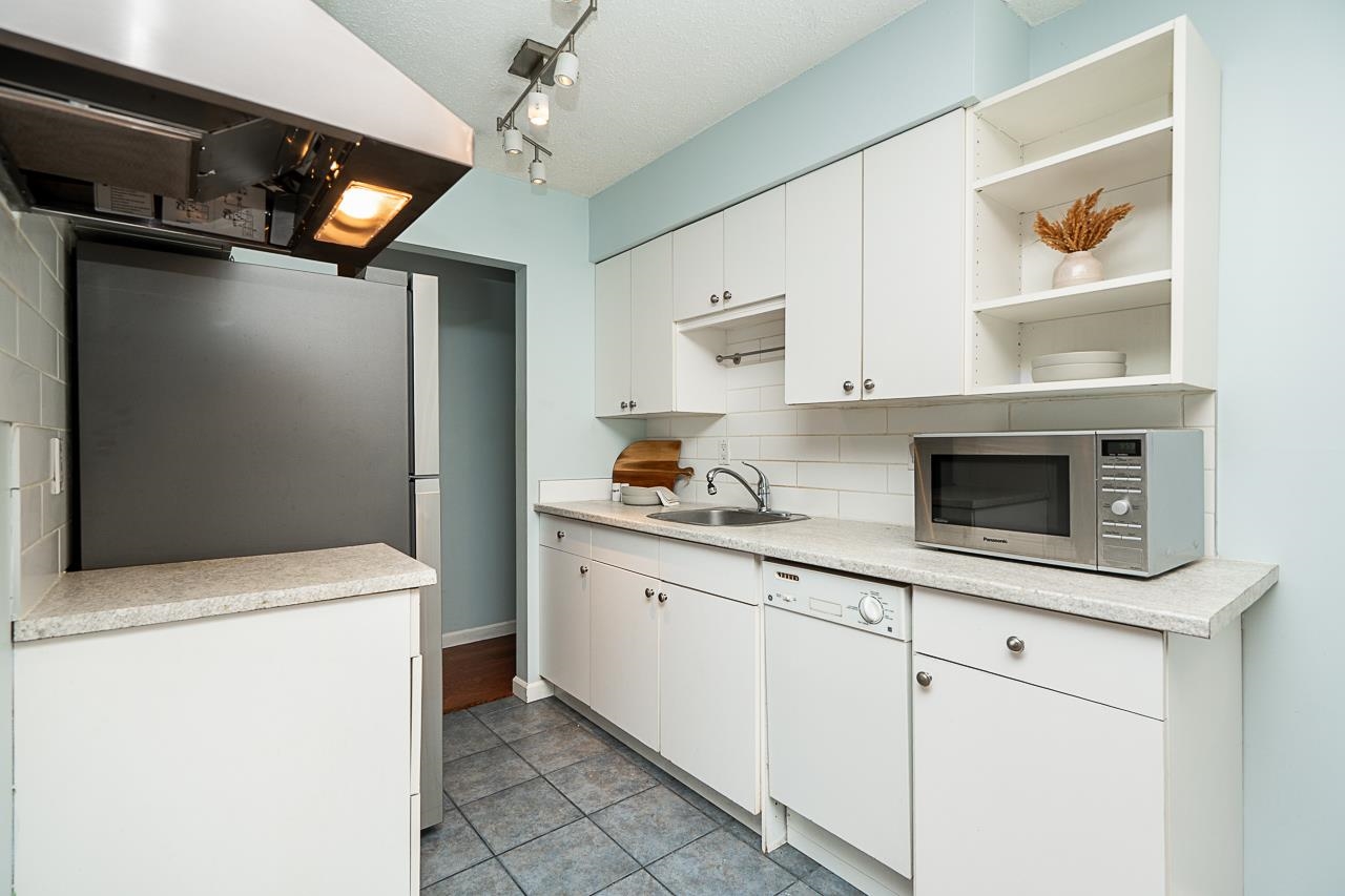 114 1950 W 8TH AVENUE Unit: 114