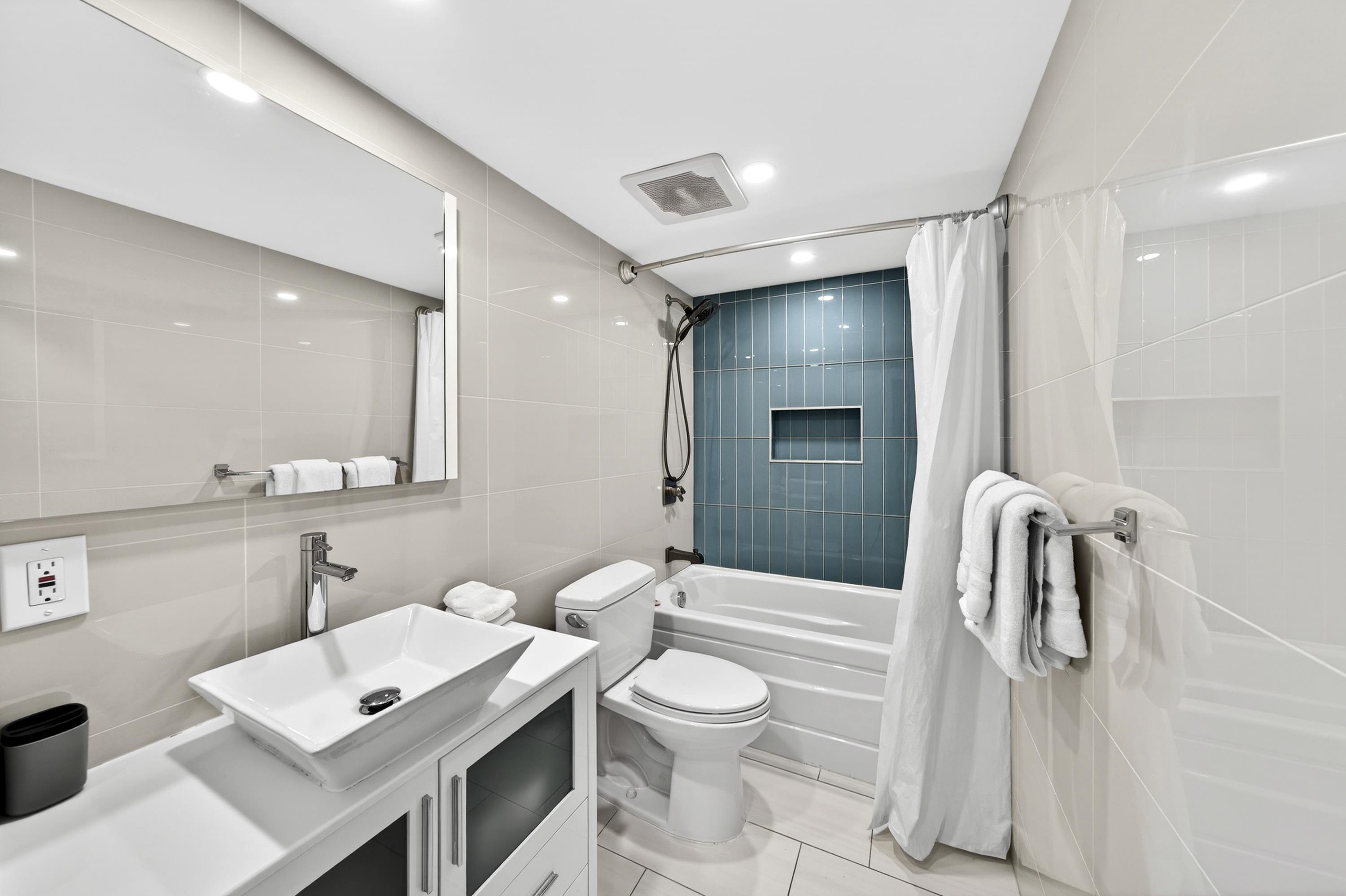 1202 188 KEEFER PLACE Unit: 1202