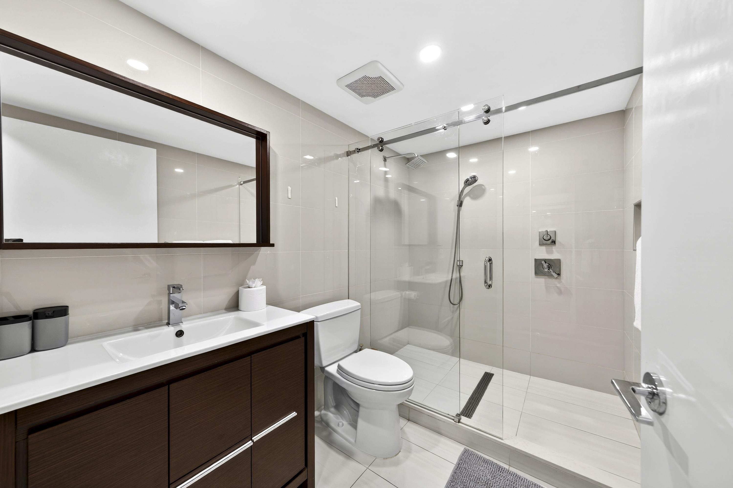 1202 188 KEEFER PLACE Unit: 1202