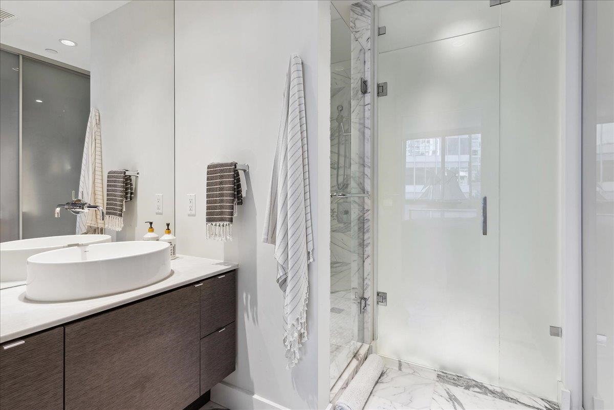 402 1477 W PENDER STREET Unit: 402