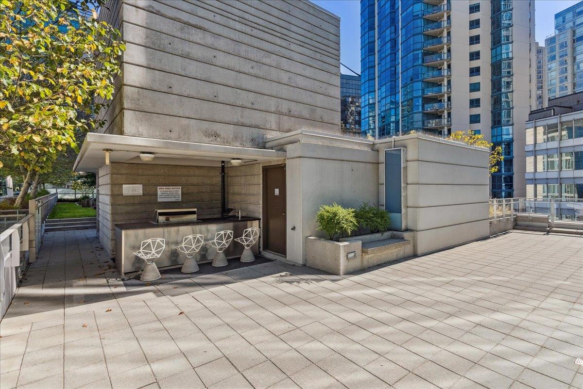 402 1477 W PENDER STREET Unit: 402