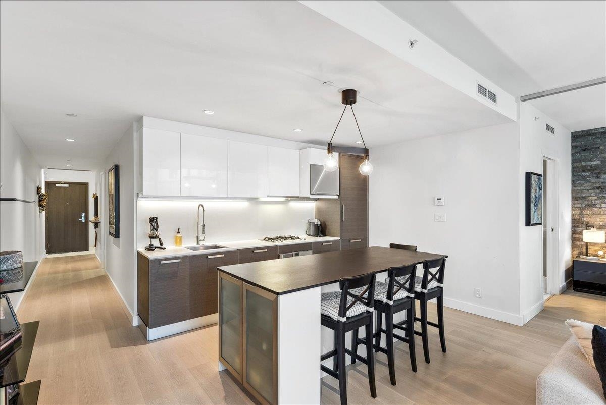 402 1477 W PENDER STREET Unit: 402