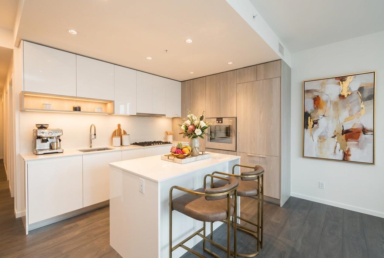 802 6200 MINORU BOULEVARD Unit: 802