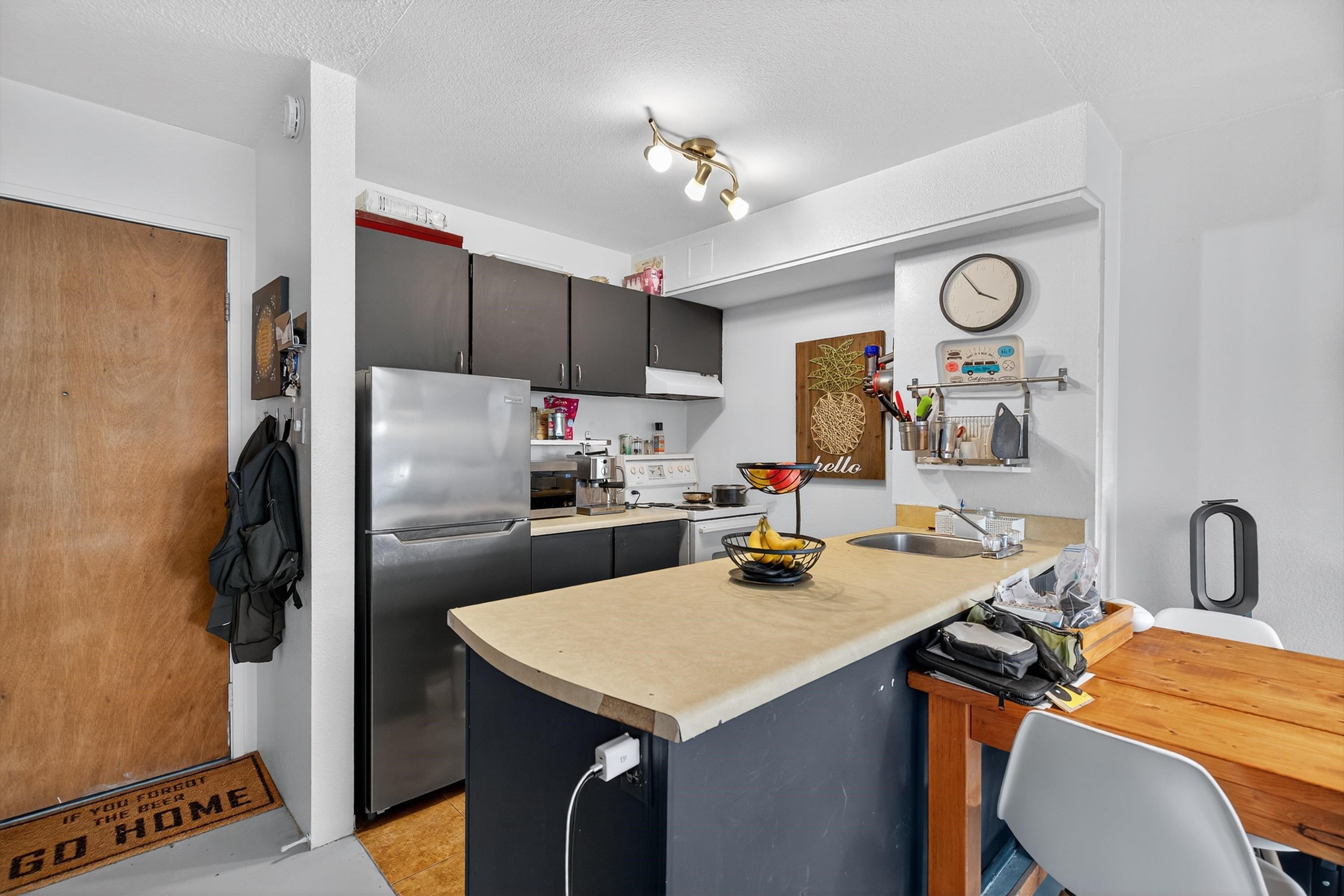 902 950 DRAKE STREET Unit: 902