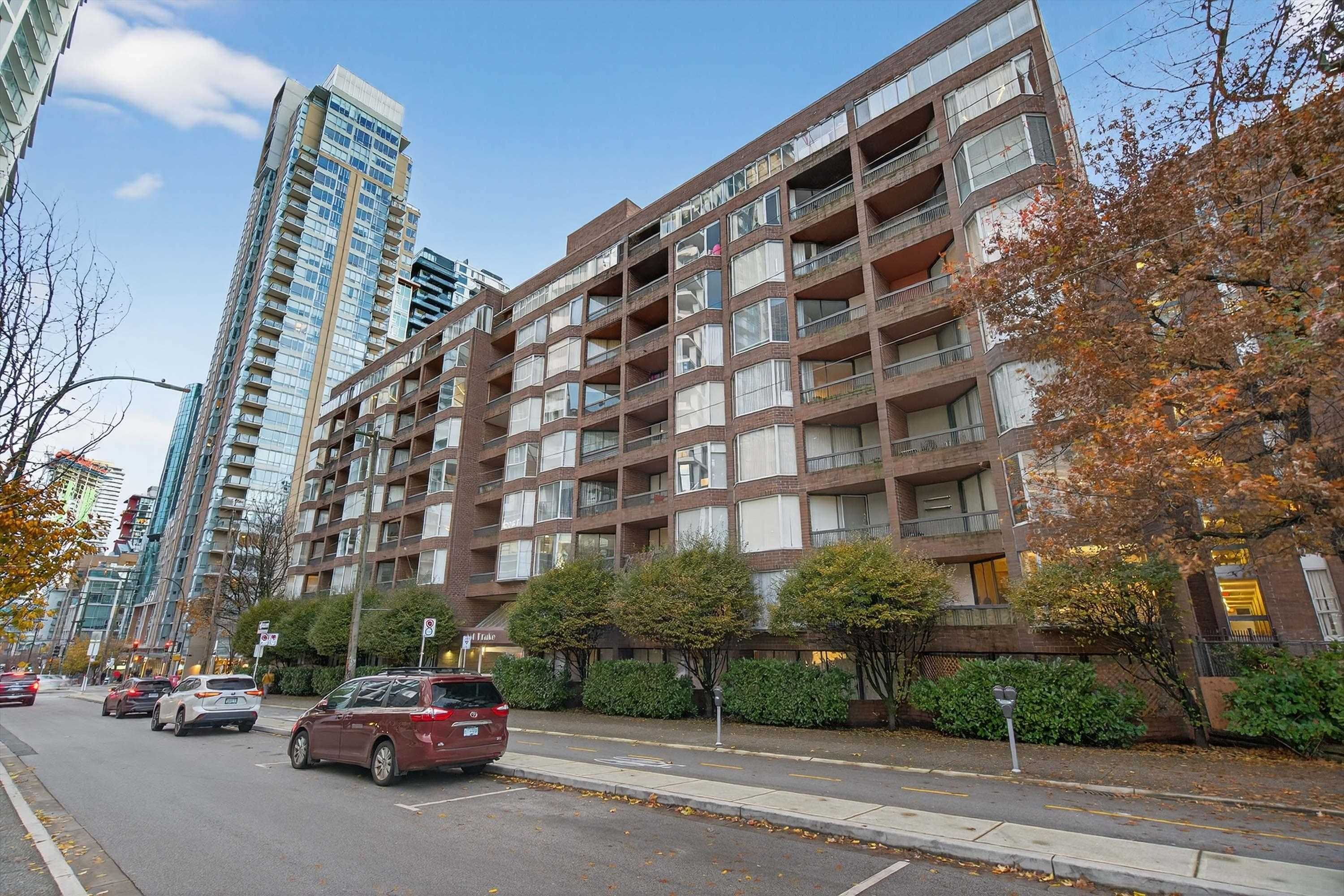 902 950 DRAKE STREET Unit: 902