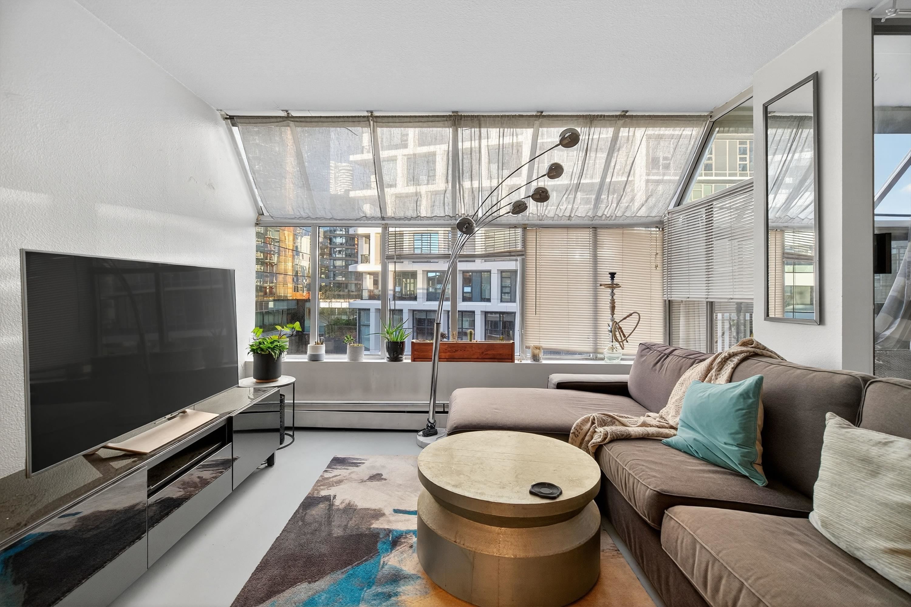 902 950 DRAKE STREET Unit: 902