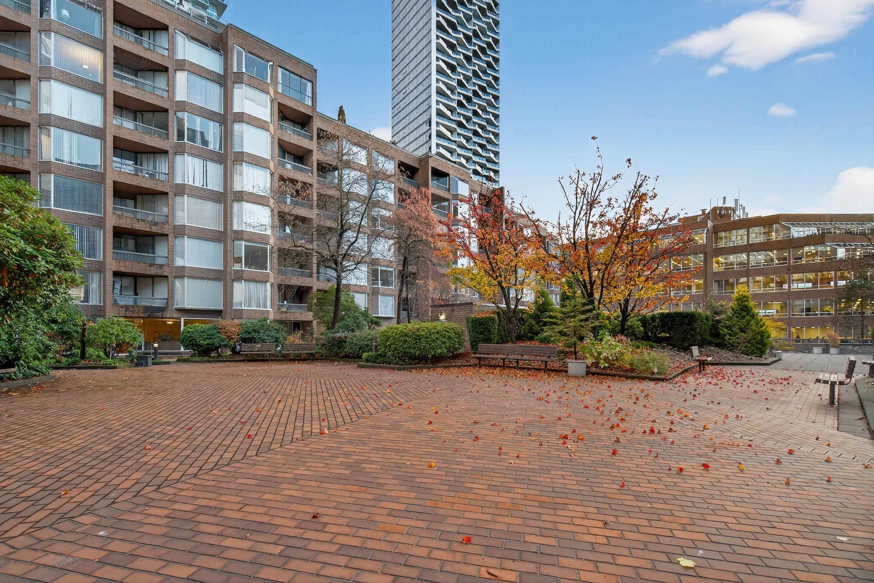 902 950 DRAKE STREET Unit: 902