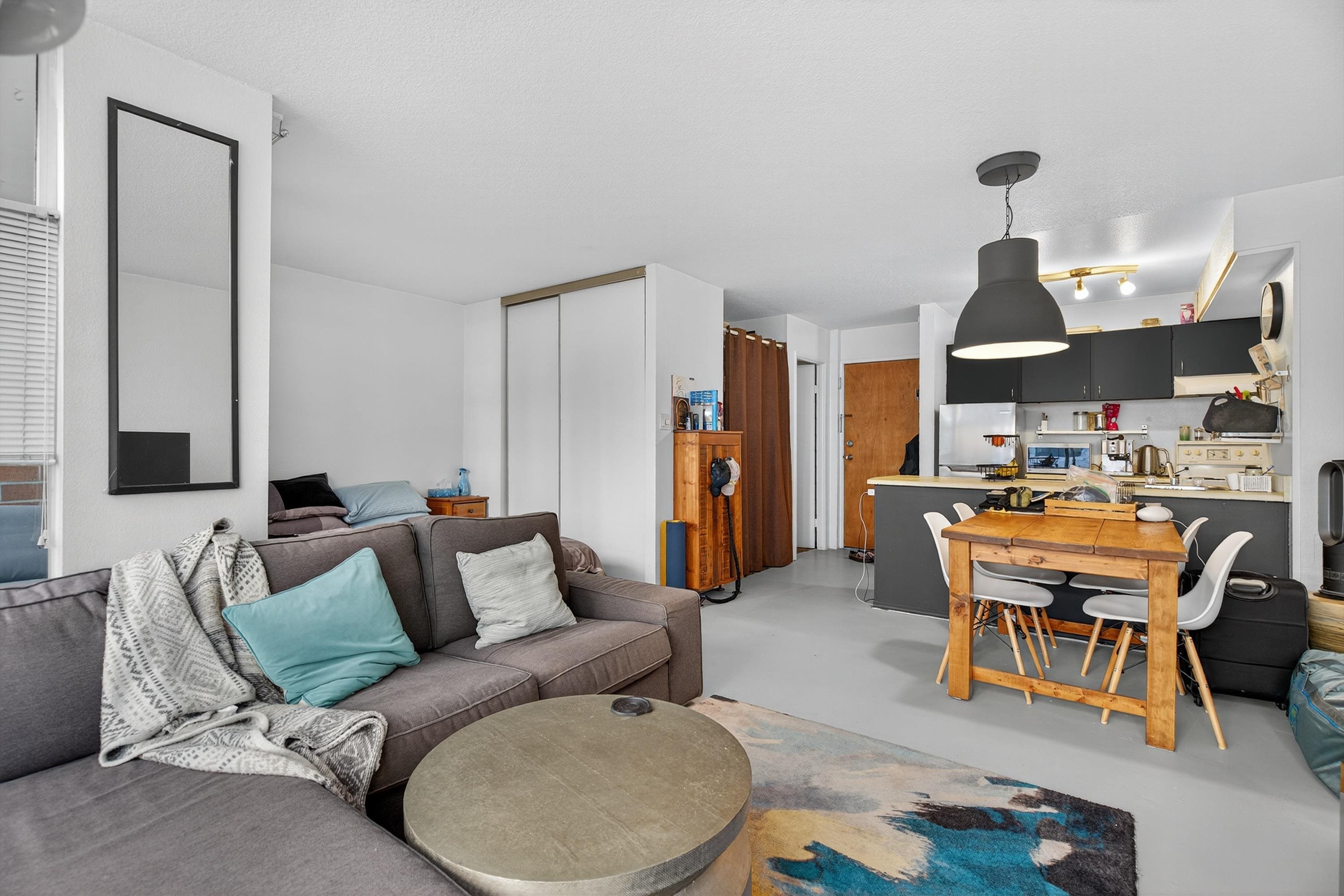 902 950 DRAKE STREET Unit: 902