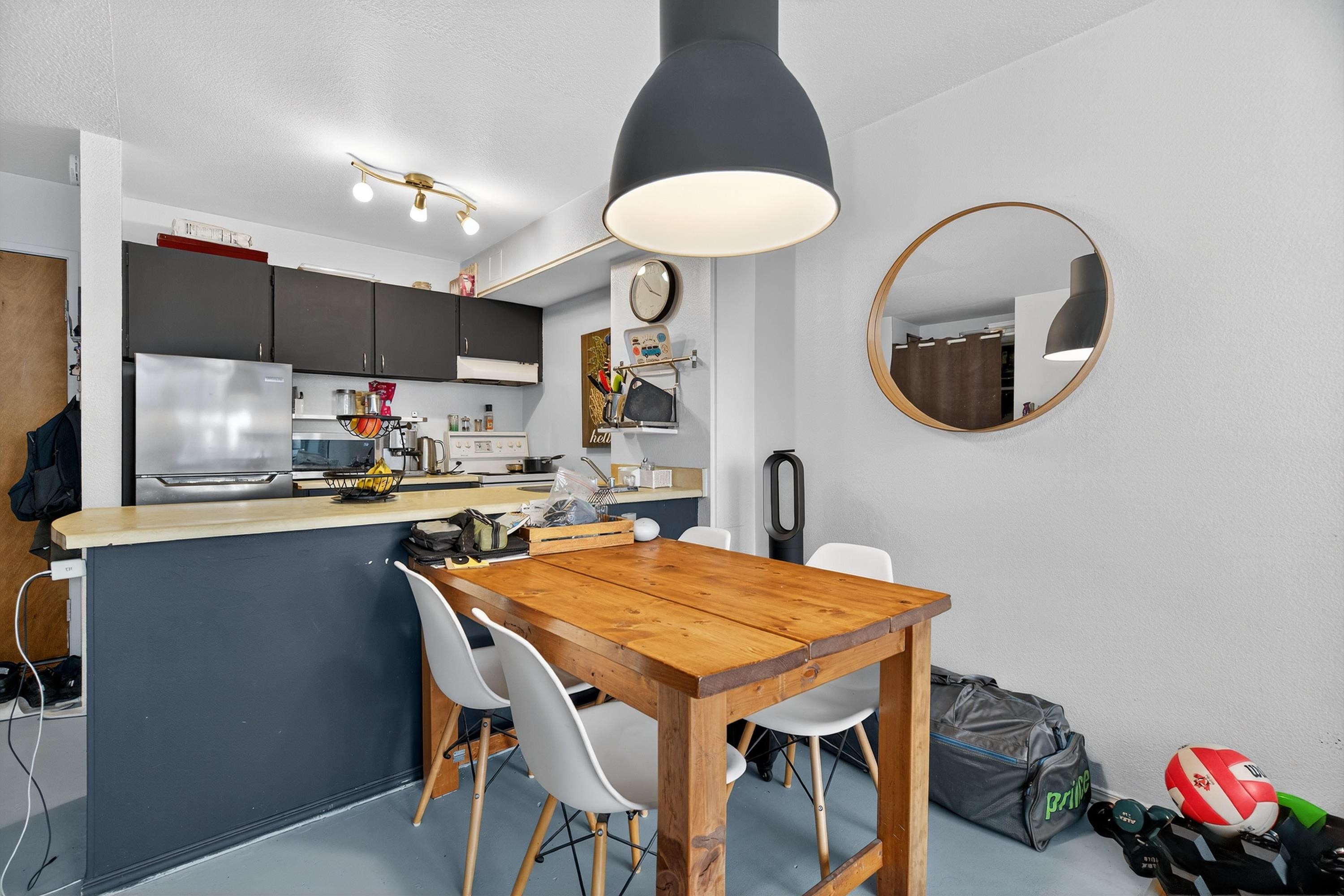 902 950 DRAKE STREET Unit: 902