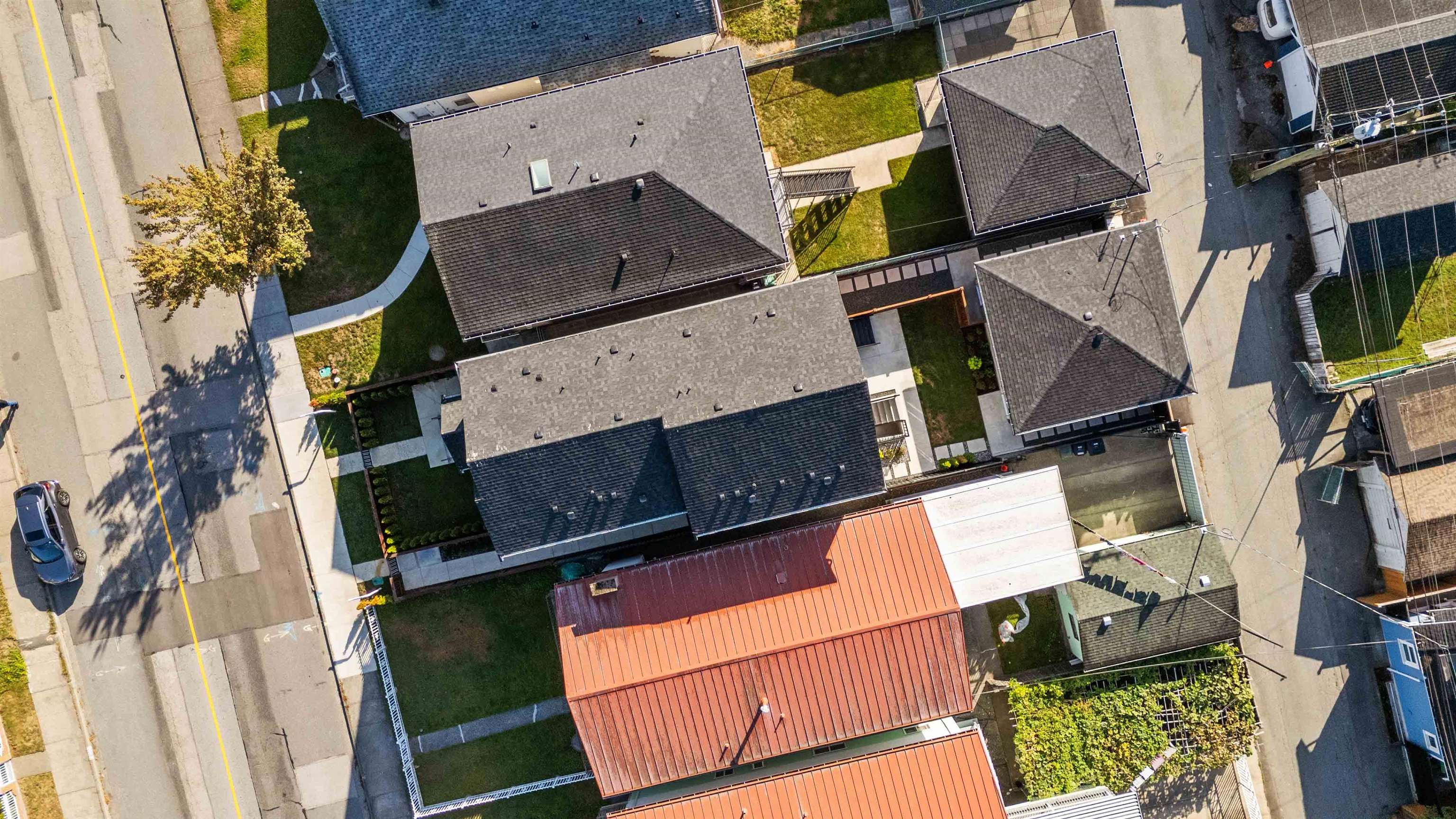 1 2658 DUNDAS STREET Unit: 1