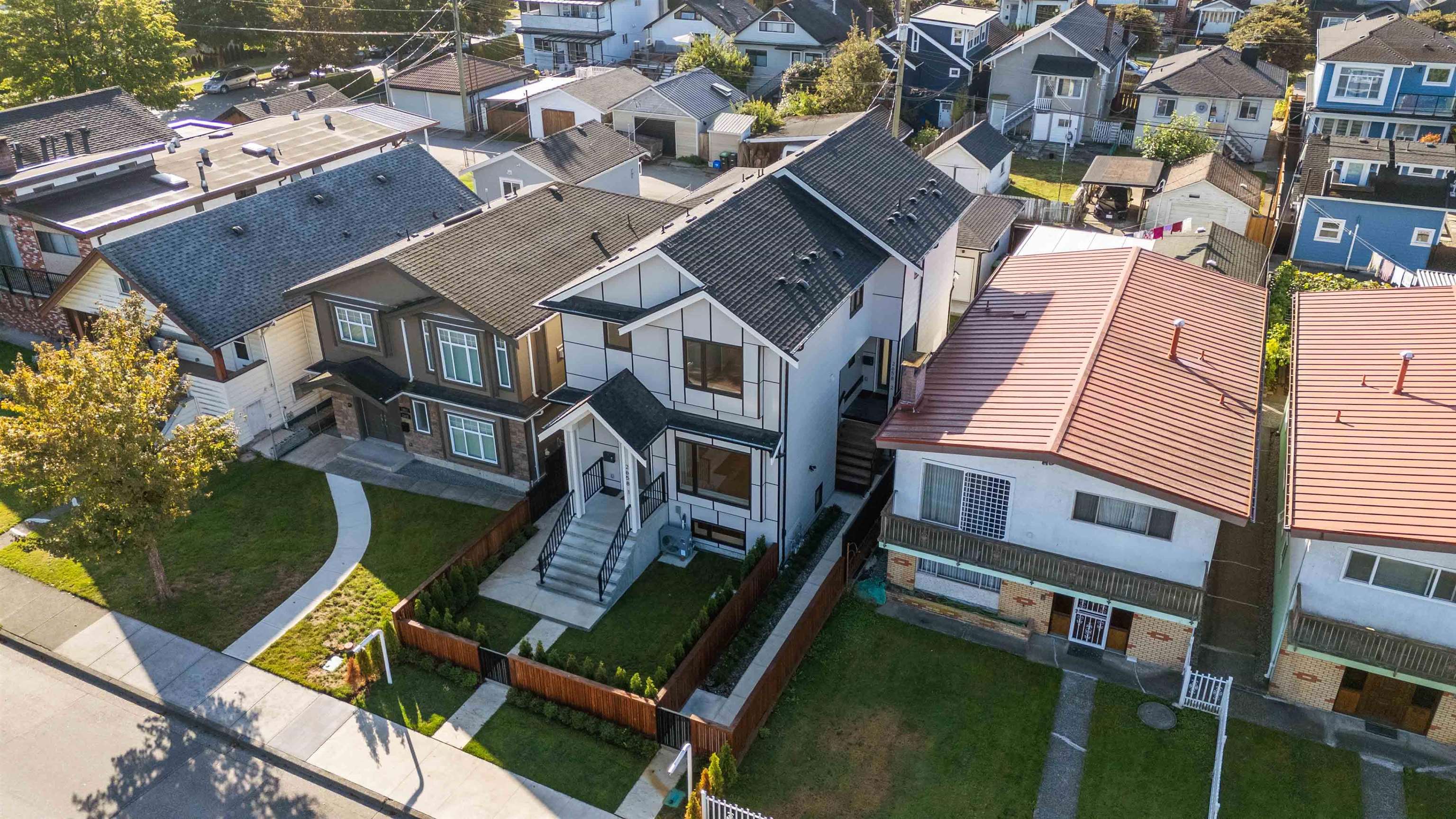 1 2658 DUNDAS STREET Unit: 1