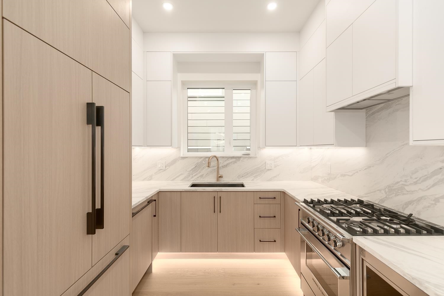 1 2658 DUNDAS STREET Unit: 1