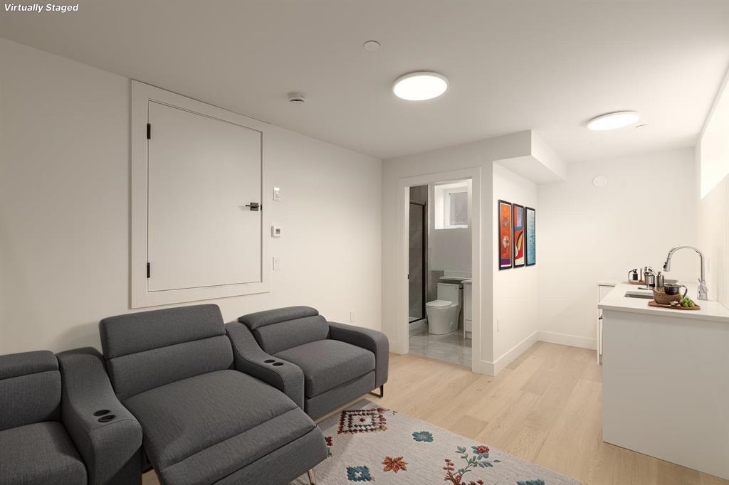 1 2658 DUNDAS STREET Unit: 1