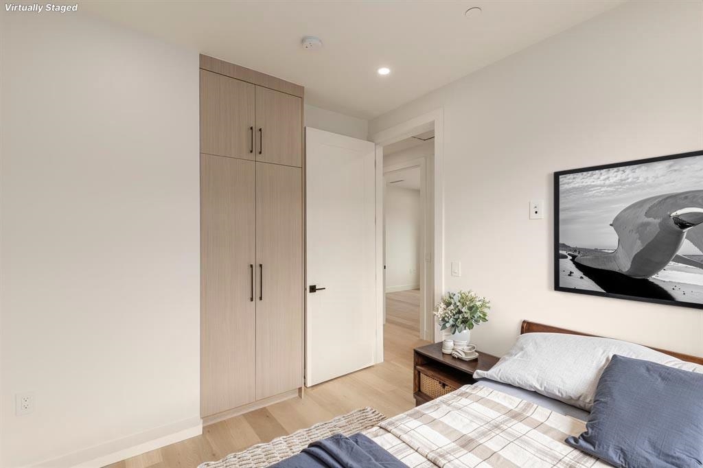 1 2658 DUNDAS STREET Unit: 1