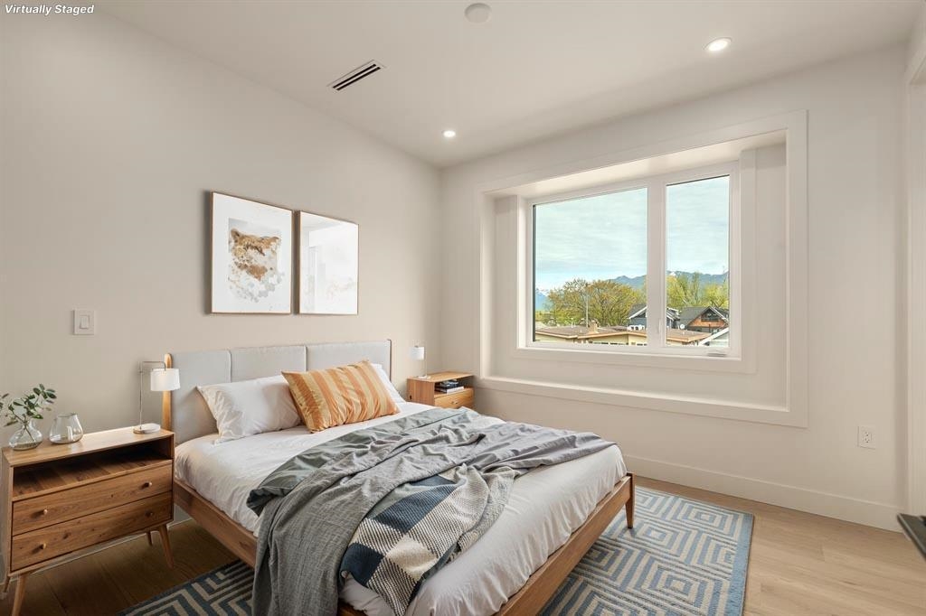 1 2658 DUNDAS STREET Unit: 1