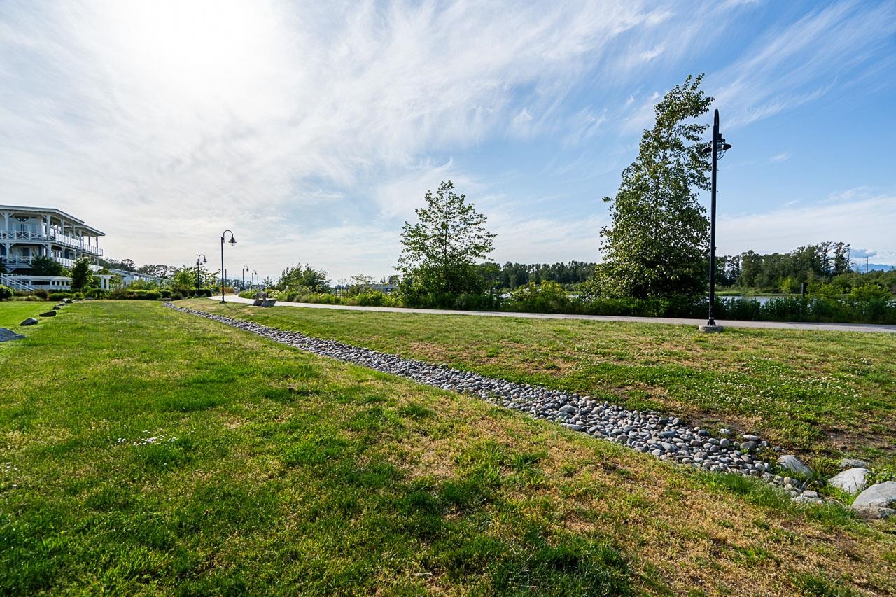 121 5551 ADMIRAL WAY Unit: 121