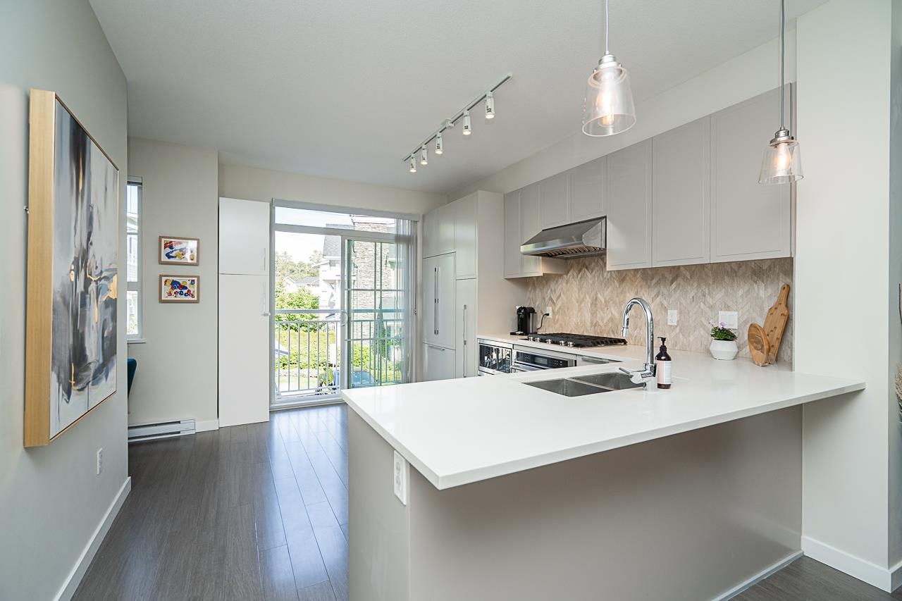 121 5551 ADMIRAL WAY Unit: 121