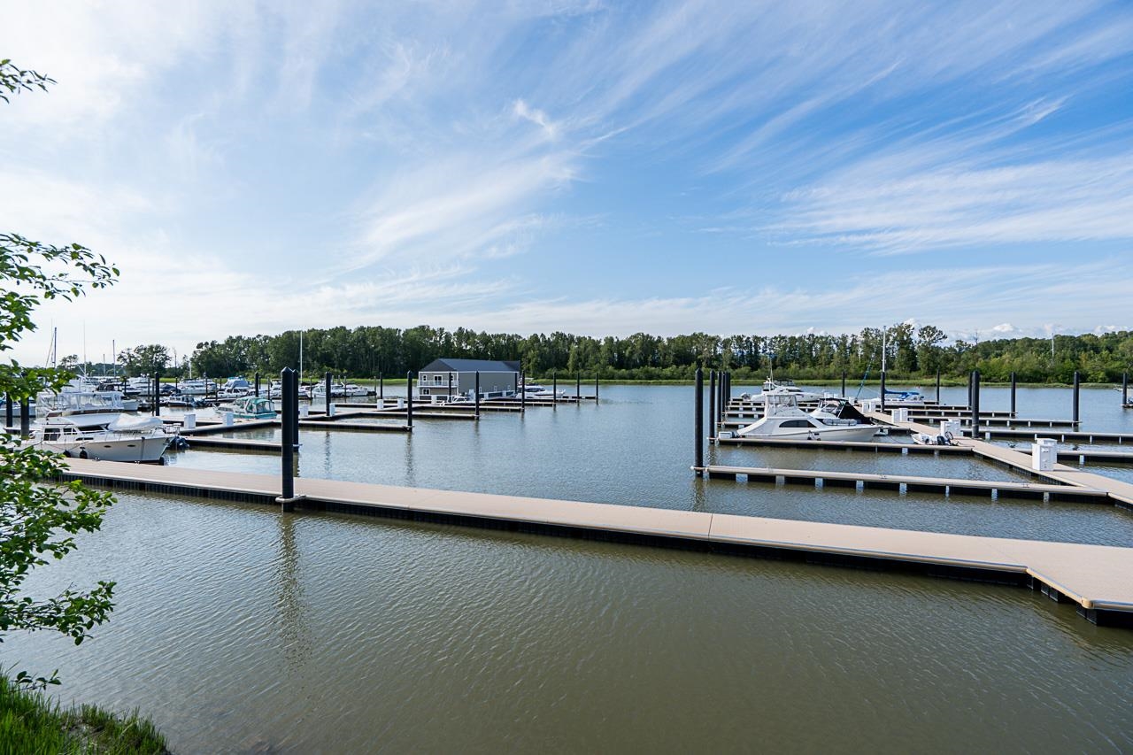 121 5551 ADMIRAL WAY Unit: 121