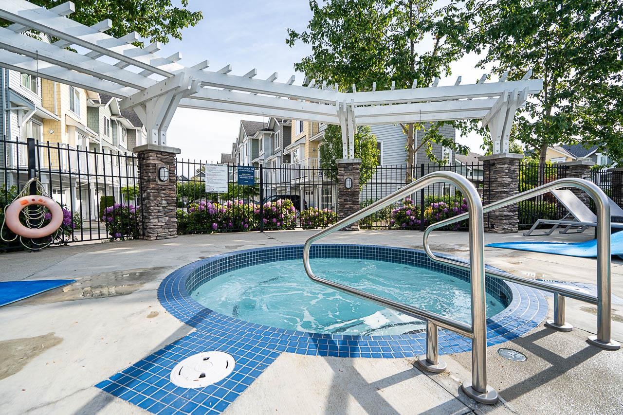 121 5551 ADMIRAL WAY Unit: 121