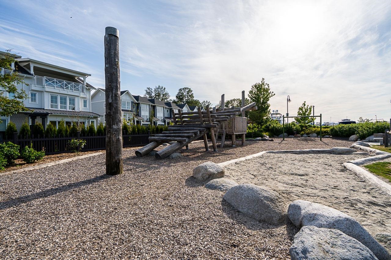 121 5551 ADMIRAL WAY Unit: 121