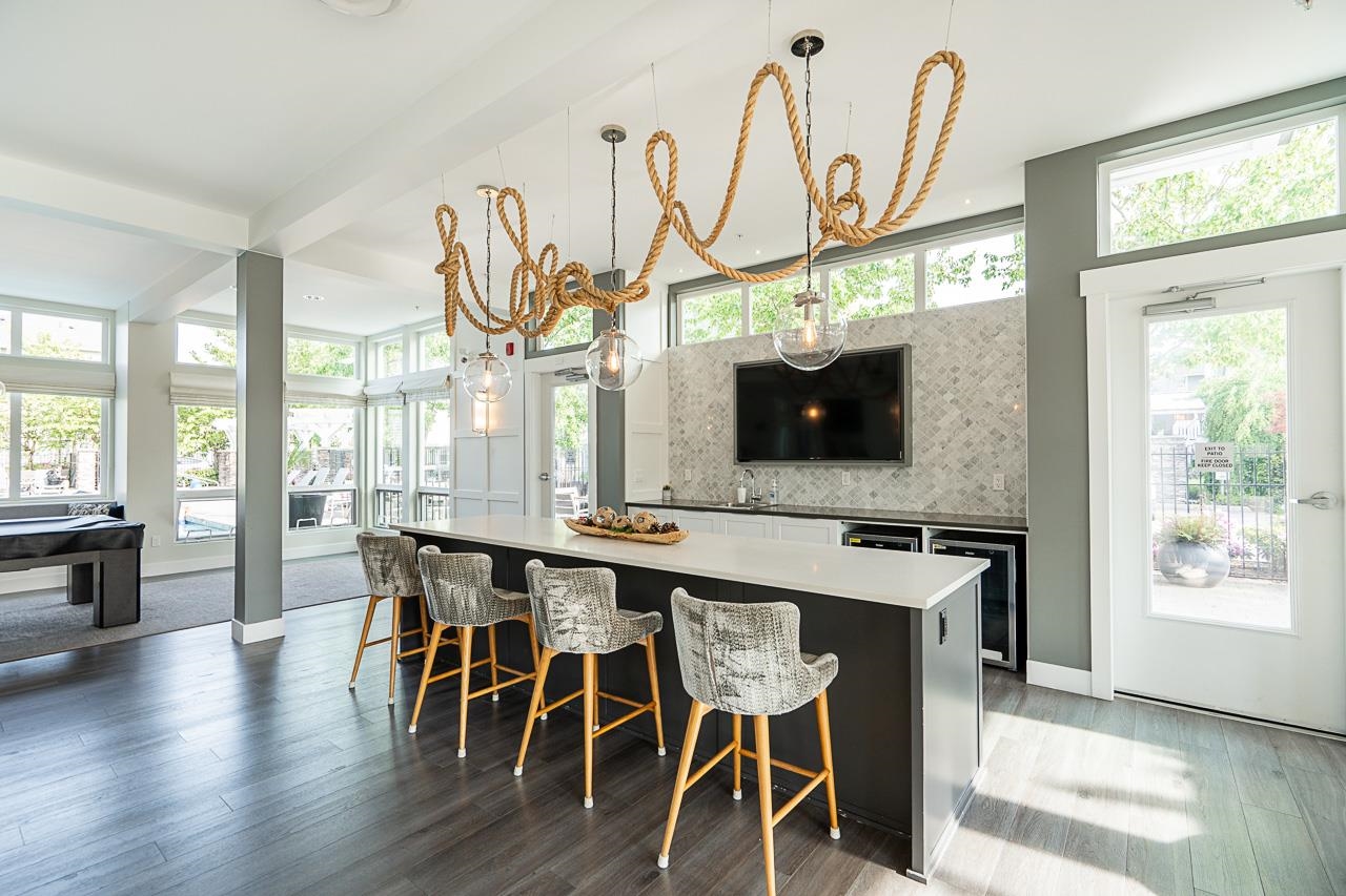 121 5551 ADMIRAL WAY Unit: 121