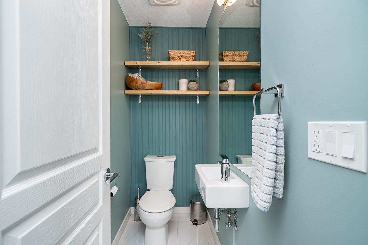 121 5551 ADMIRAL WAY Unit: 121