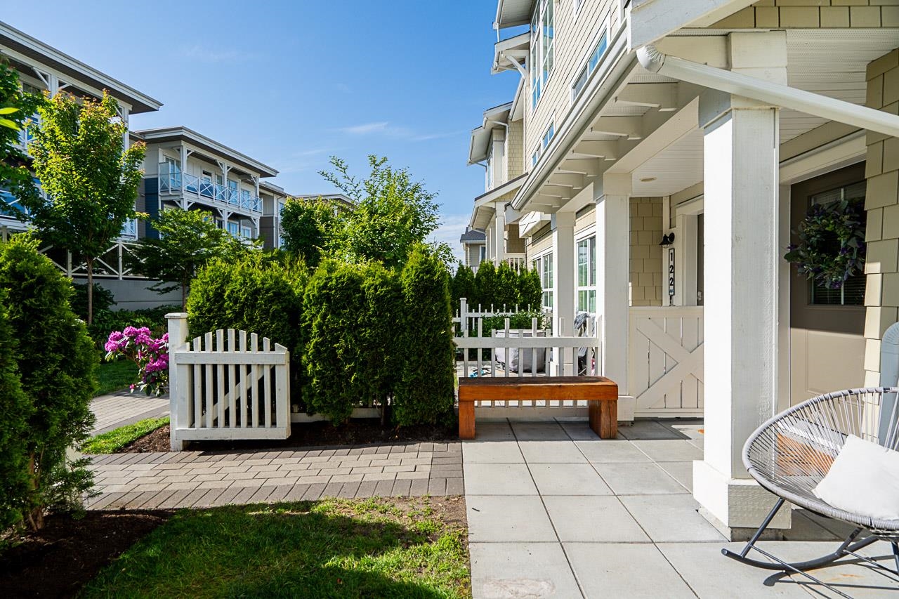 121 5551 ADMIRAL WAY Unit: 121