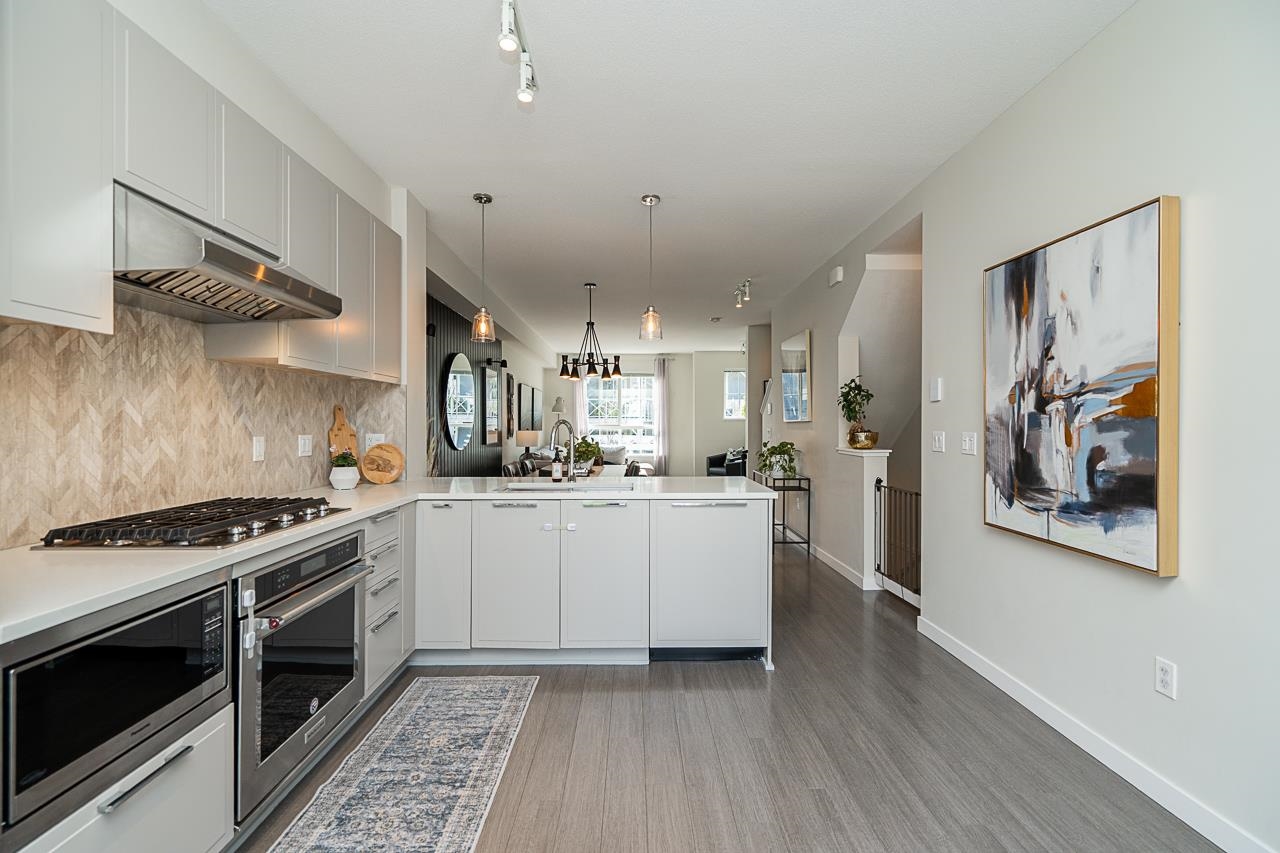 121 5551 ADMIRAL WAY Unit: 121